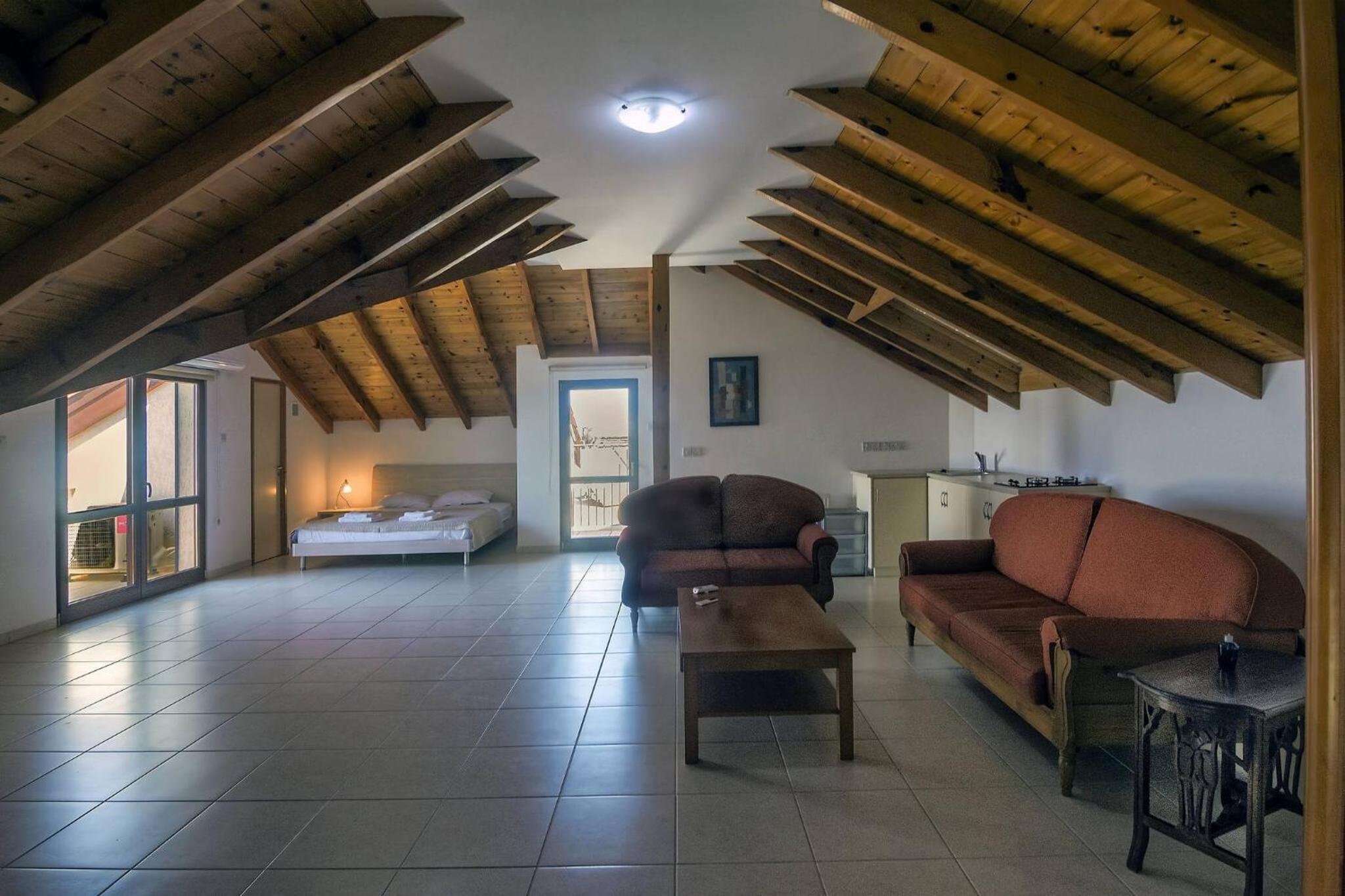 Incredible Large Villa In Paphos sleeps 14 Children Pool, Jacuzzi, Huge Garden