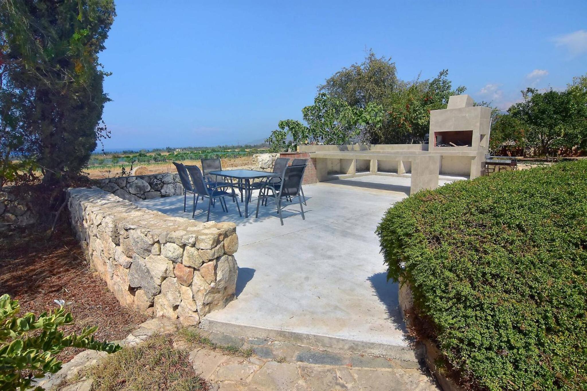 Incredible Large Villa In Paphos sleeps 14 Children Pool, Jacuzzi, Huge Garden