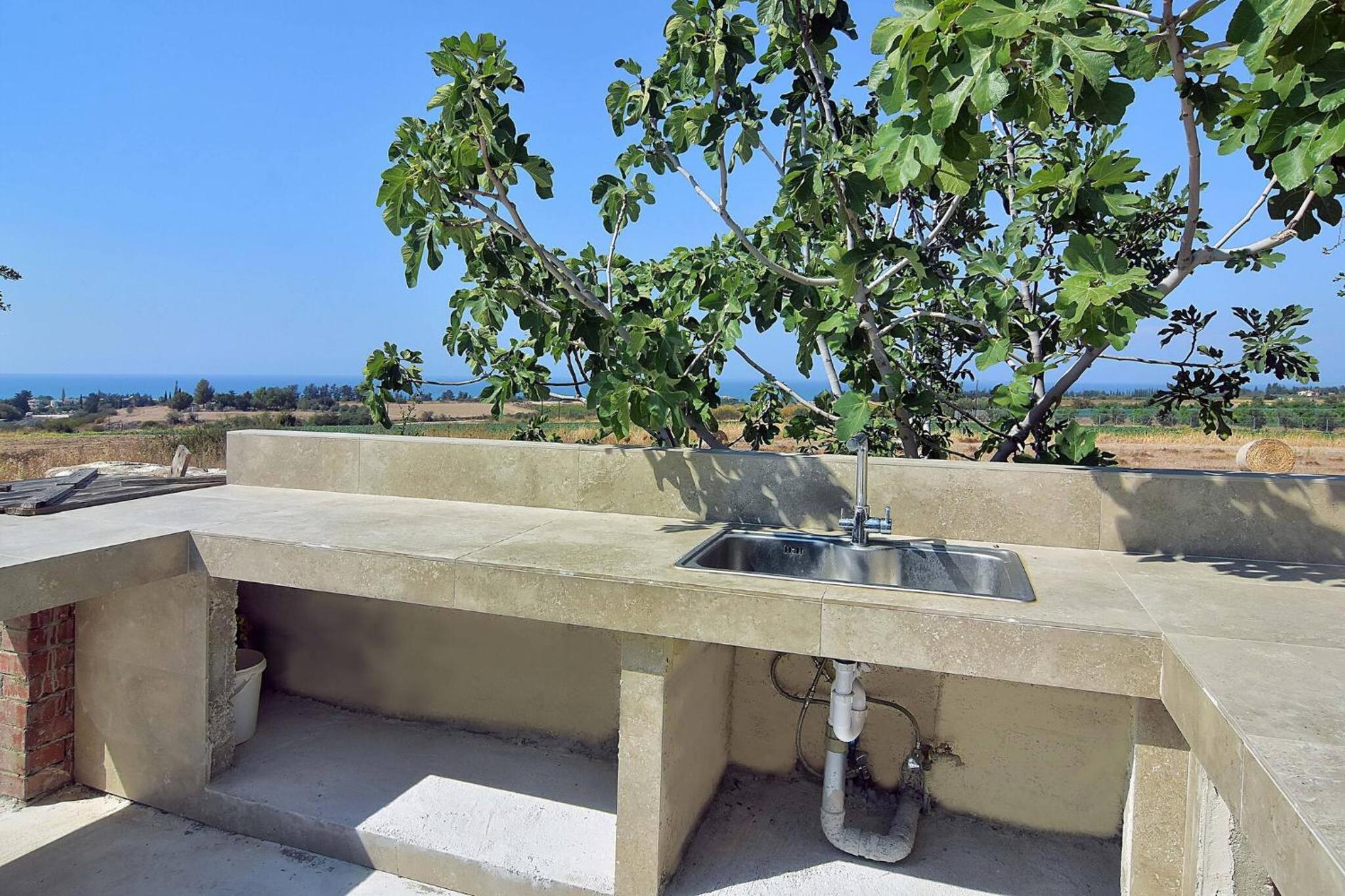 Incredible Large Villa In Paphos sleeps 14 Children Pool, Jacuzzi, Huge Garden