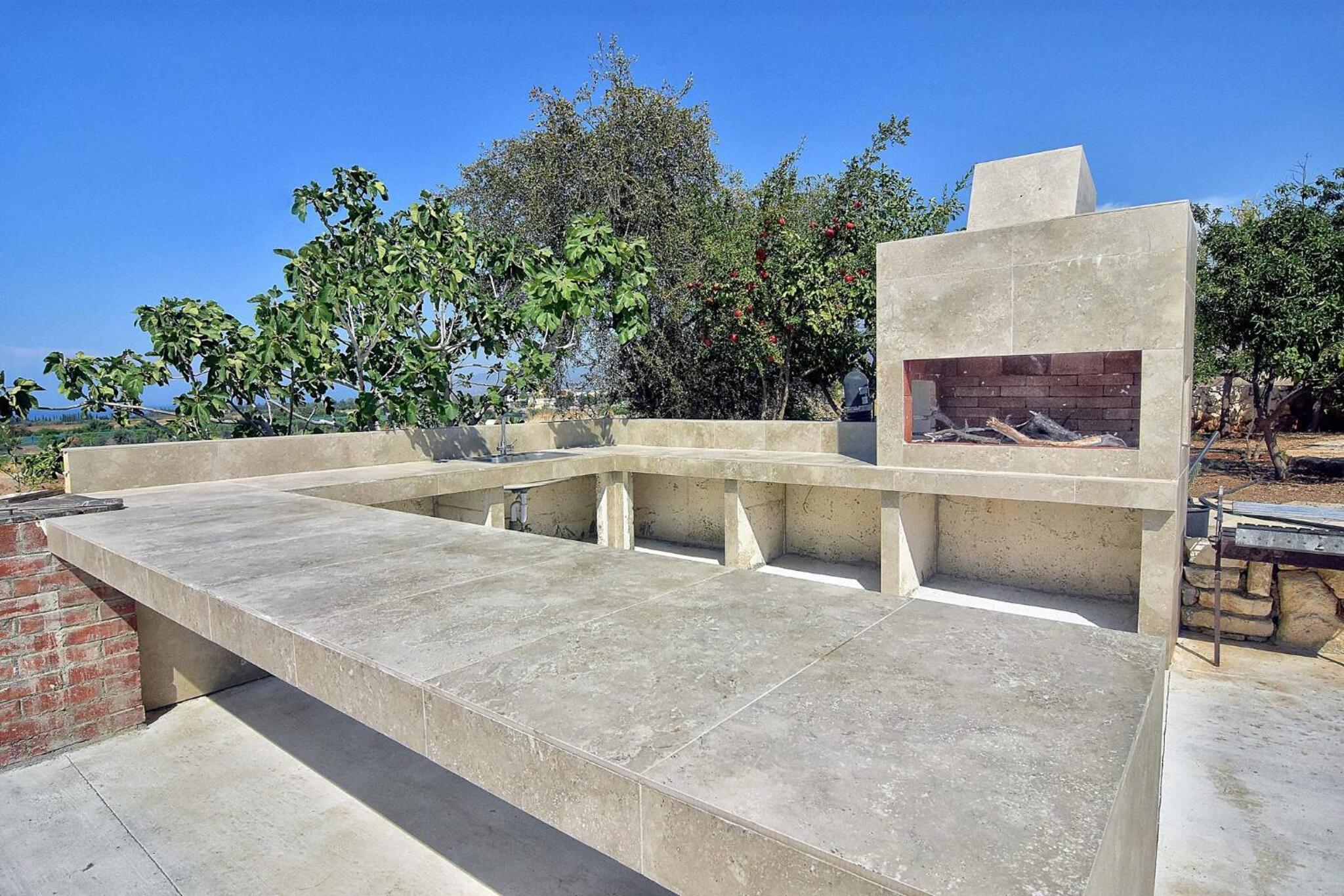 Incredible Large Villa In Paphos sleeps 14 Children Pool, Jacuzzi, Huge Garden