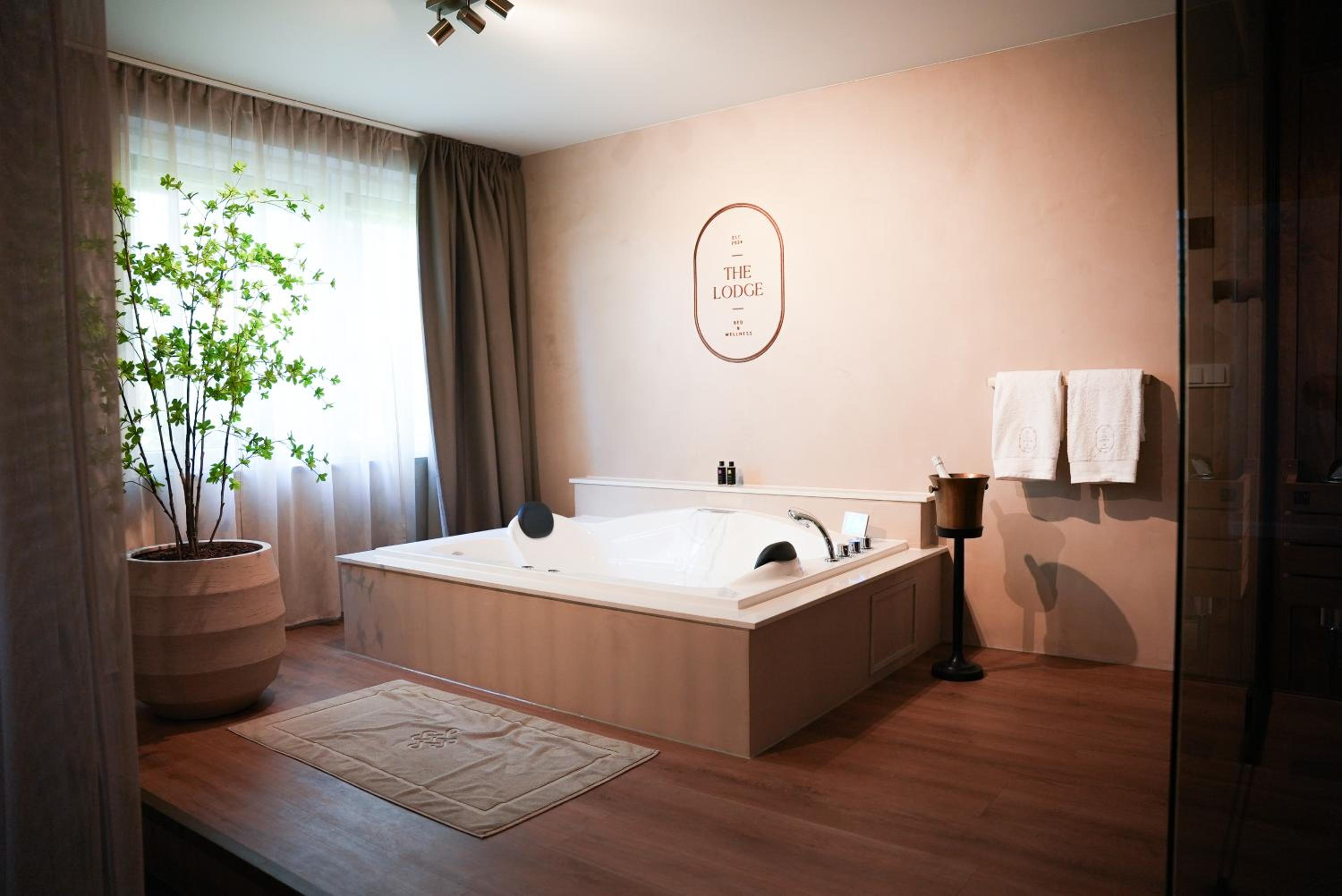 The Lodge Bed & Wellness Oisterwijk Sauna, Jacuzzi, Luxury view 3