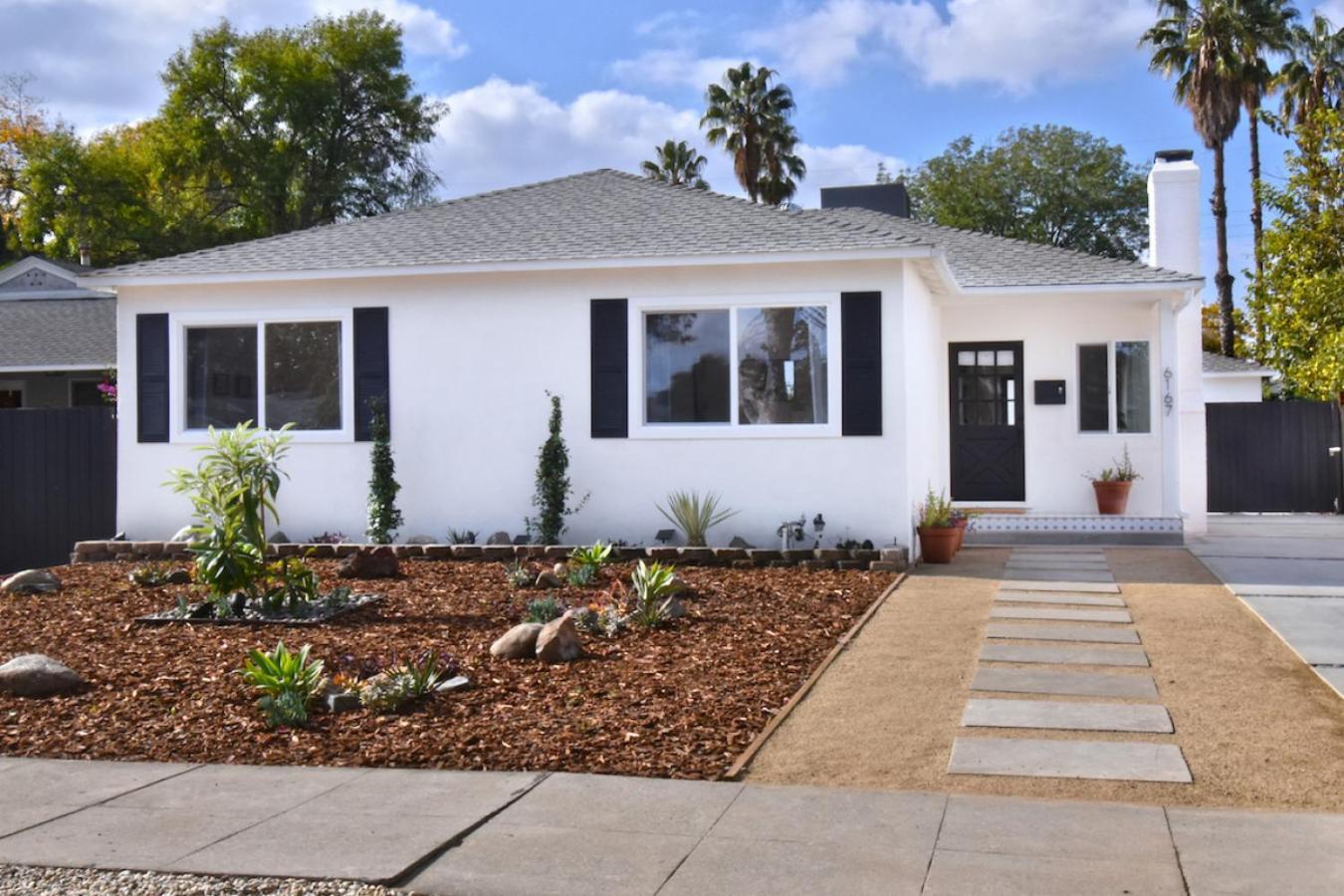 Beautiful Designer 4 bed near Universal sleeps 10