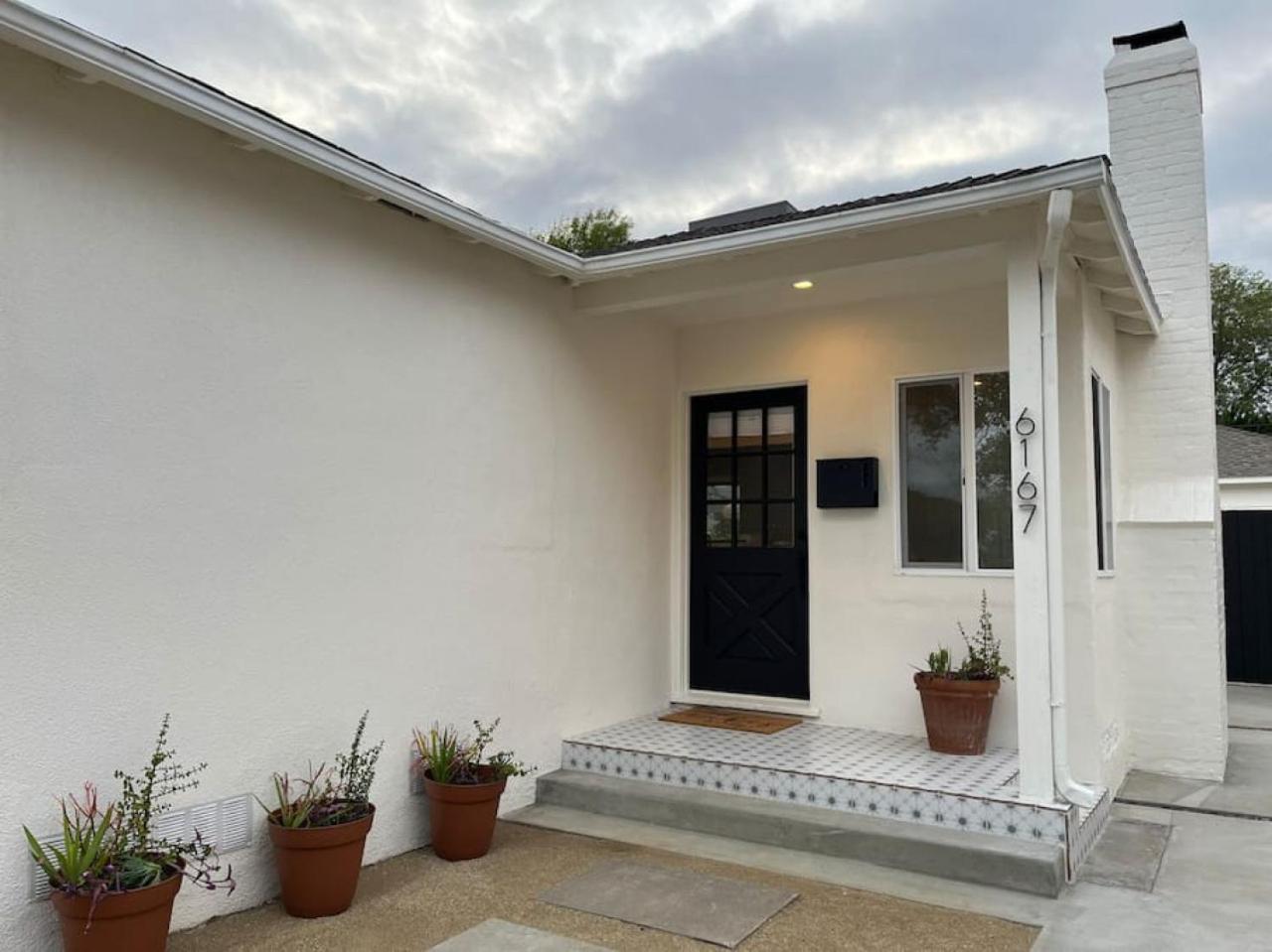 Beautiful Designer 4 bed near Universal sleeps 10