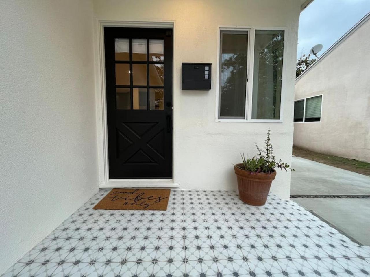 Beautiful Designer 4 bed near Universal sleeps 10