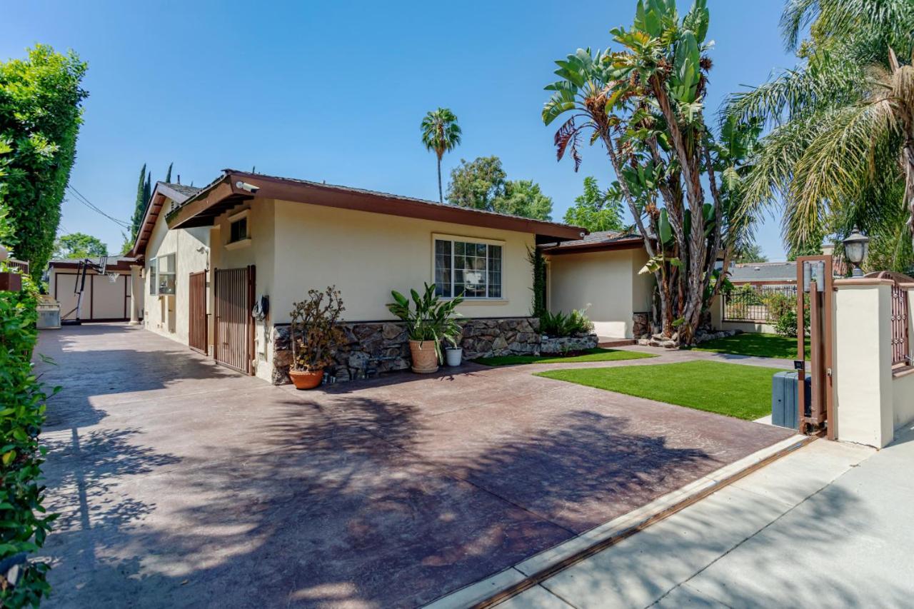 Cozy Home with Pool and Jacuzzi Minutes from Universal Studios