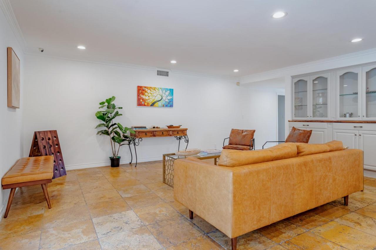 Cozy Home with Pool and Jacuzzi Minutes from Universal Studios