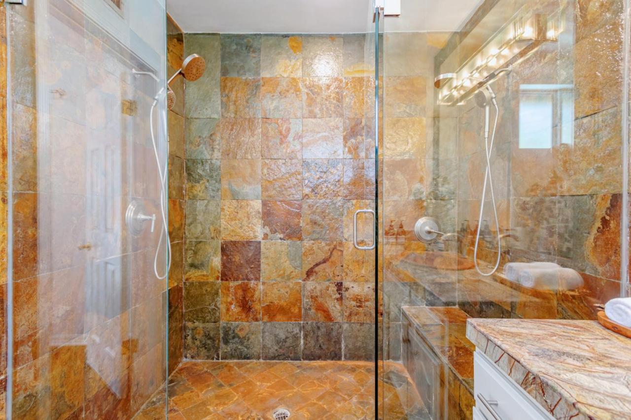 Cozy Home with Pool and Jacuzzi Minutes from Universal Studios