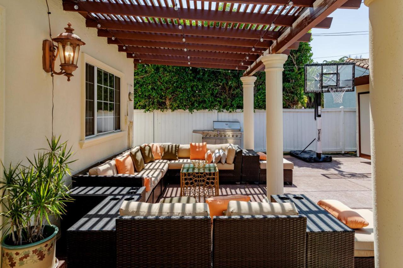 Cozy Home with Pool and Jacuzzi Minutes from Universal Studios