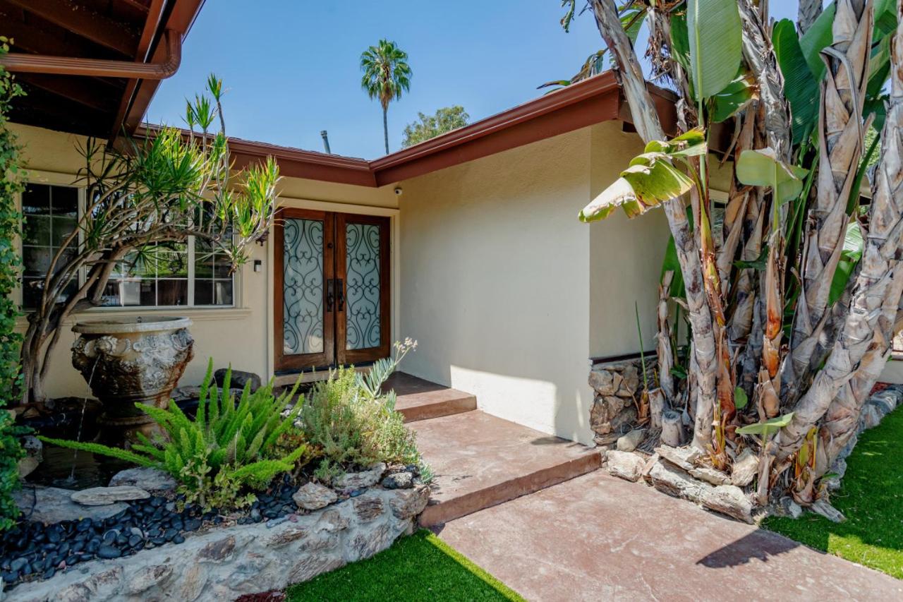 Cozy Home with Pool and Jacuzzi Minutes from Universal Studios