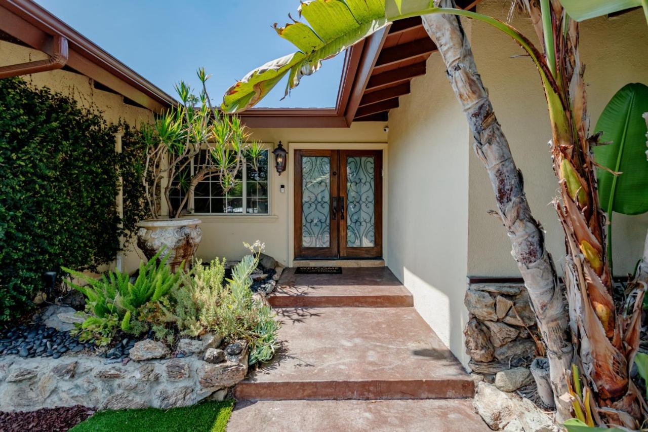 Cozy Home with Pool and Jacuzzi Minutes from Universal Studios