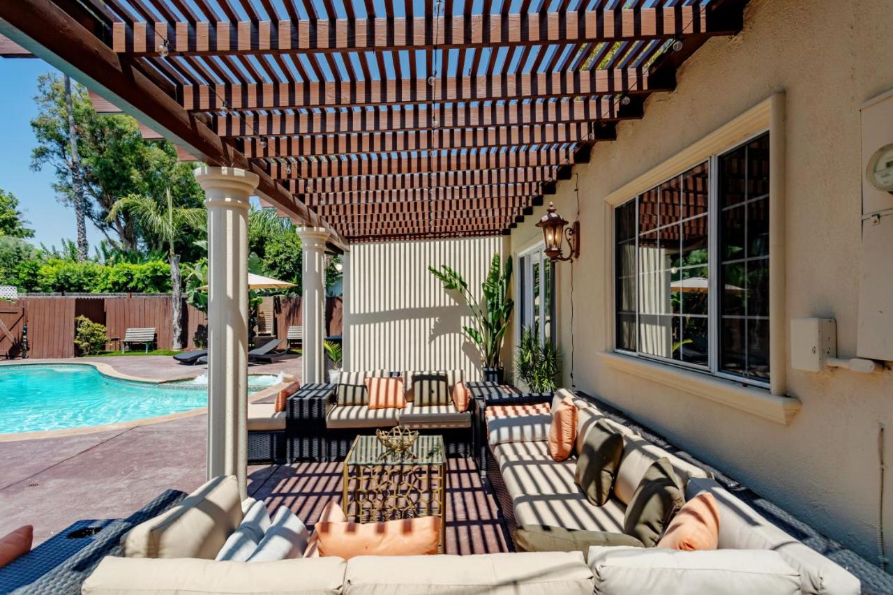 Cozy Home with Pool and Jacuzzi Minutes from Universal Studios
