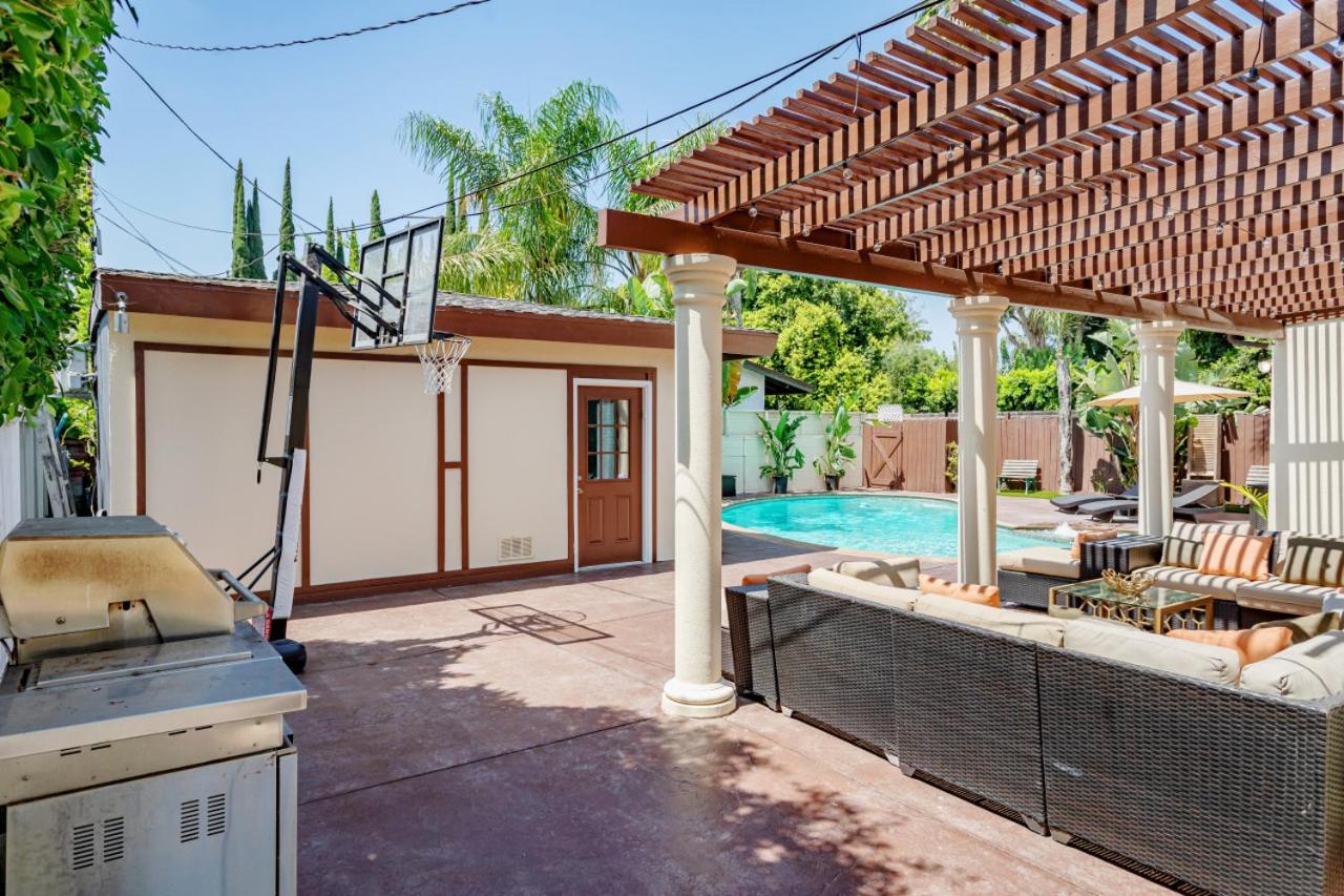 Cozy Home with Pool and Jacuzzi Minutes from Universal Studios