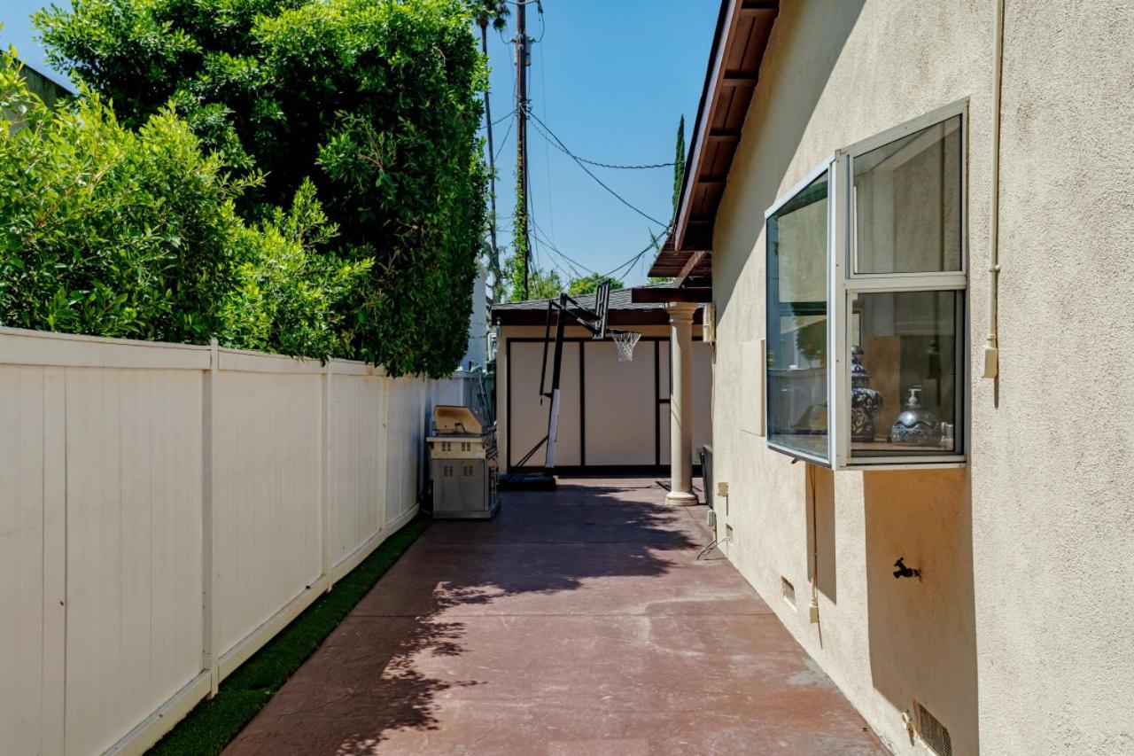 Cozy Home with Pool and Jacuzzi Minutes from Universal Studios