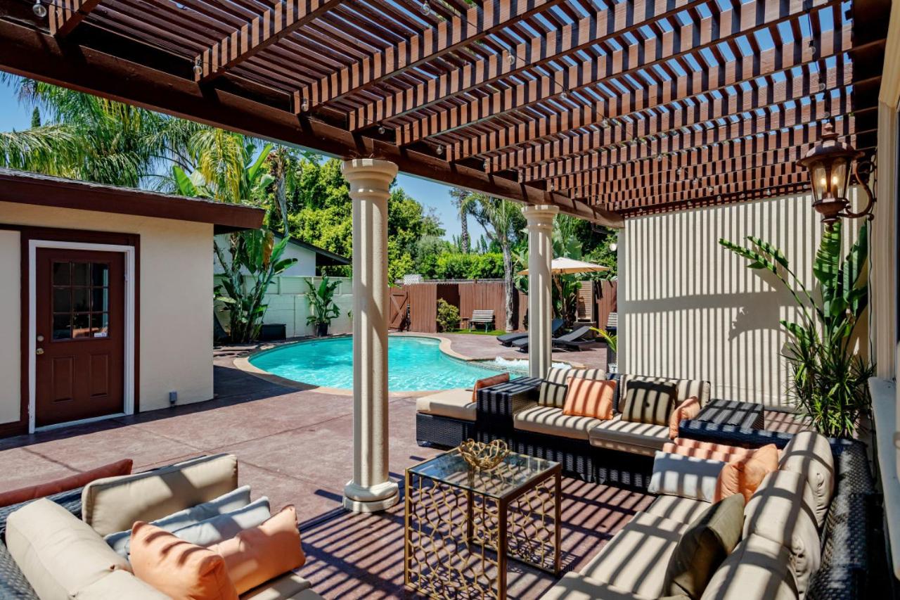 Cozy Home with Pool and Jacuzzi Minutes from Universal Studios