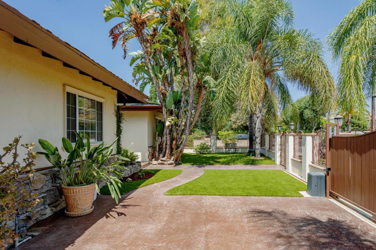 Cozy Home with Pool and Jacuzzi Minutes from Universal Studios