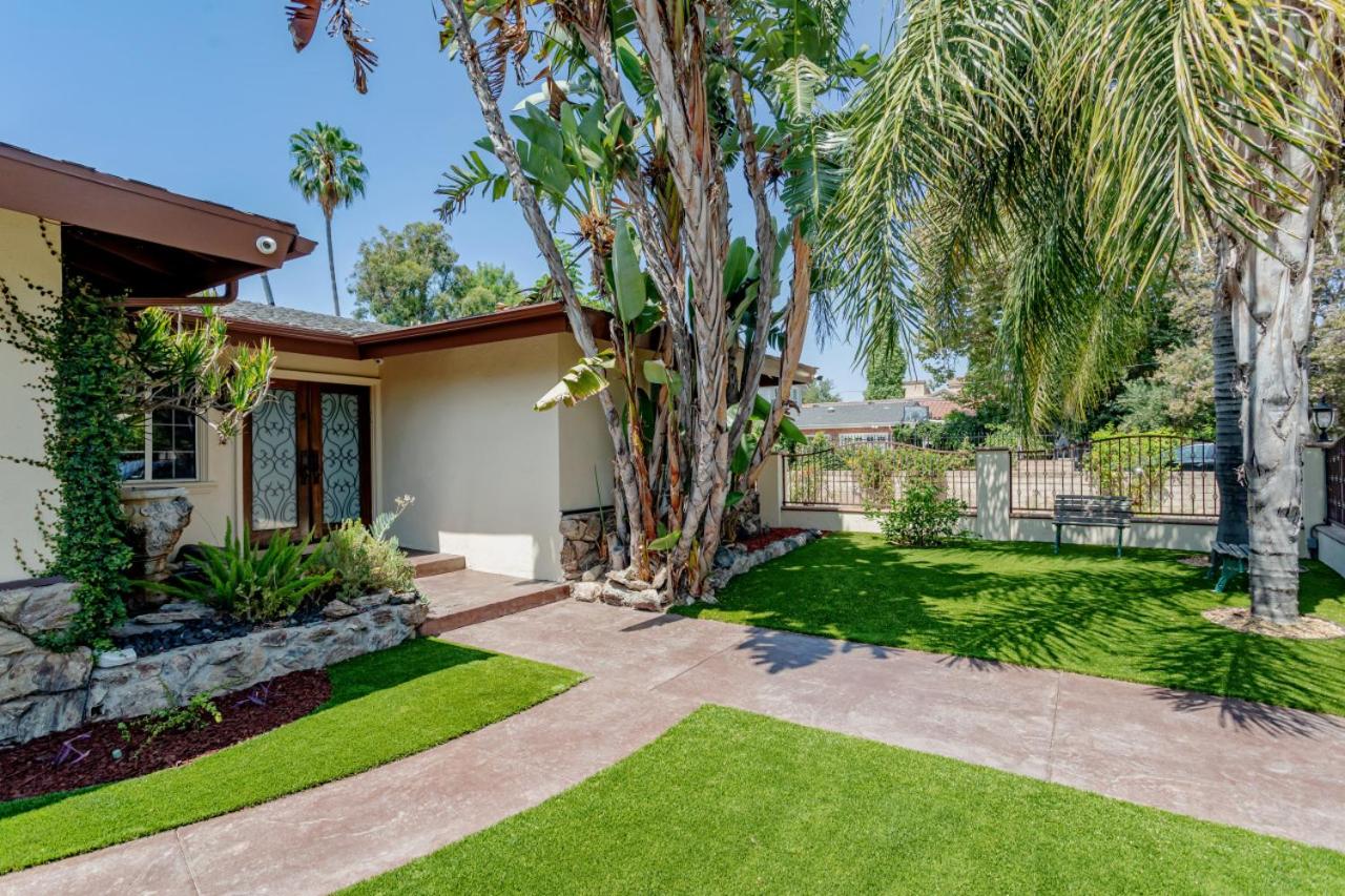 Cozy Home with Pool and Jacuzzi Minutes from Universal Studios