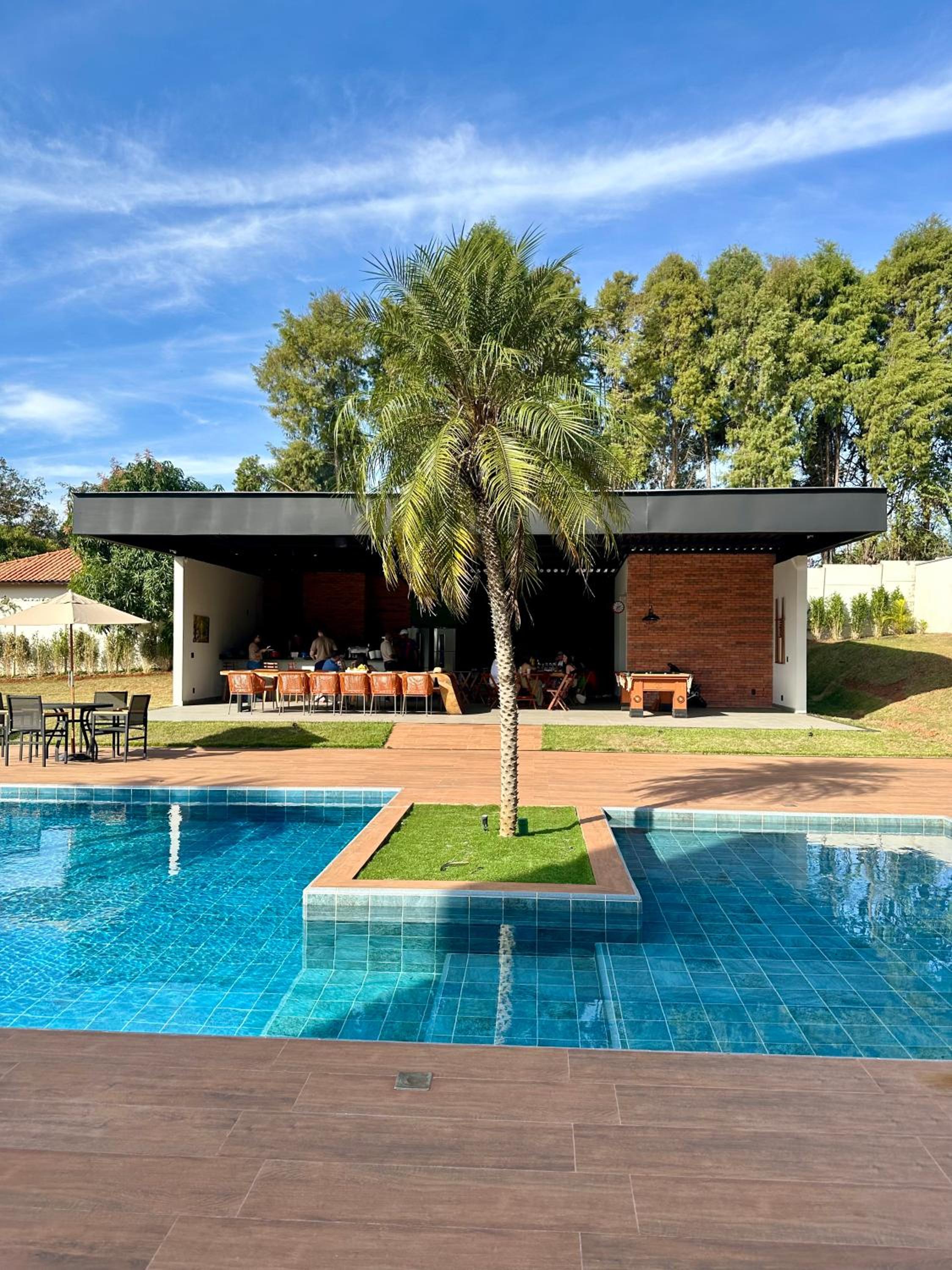 IPÊ GARDEN 10 Suites Piscina Churrasqueira
