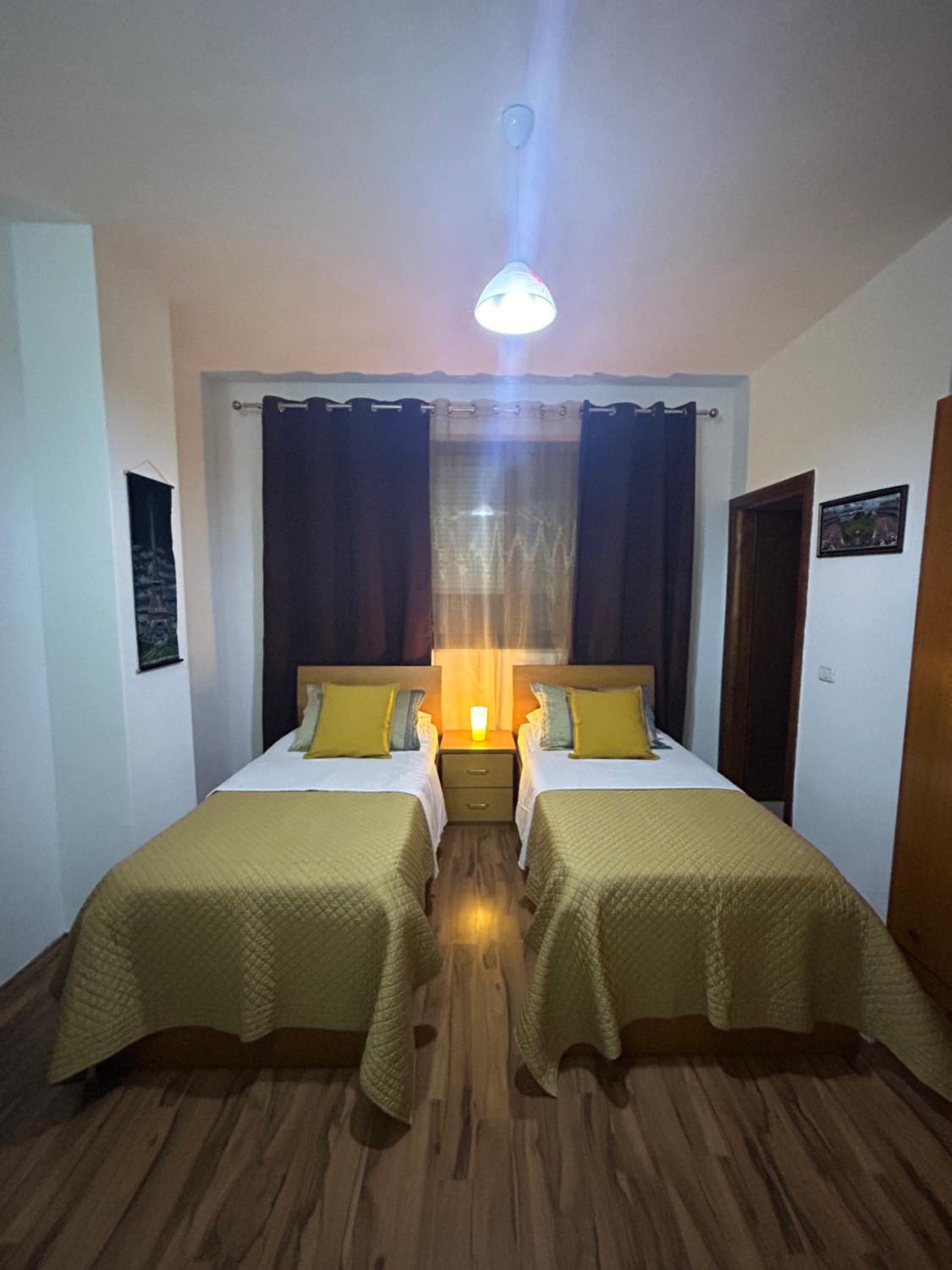 J & Nilson's Apartment In Shkodra Center