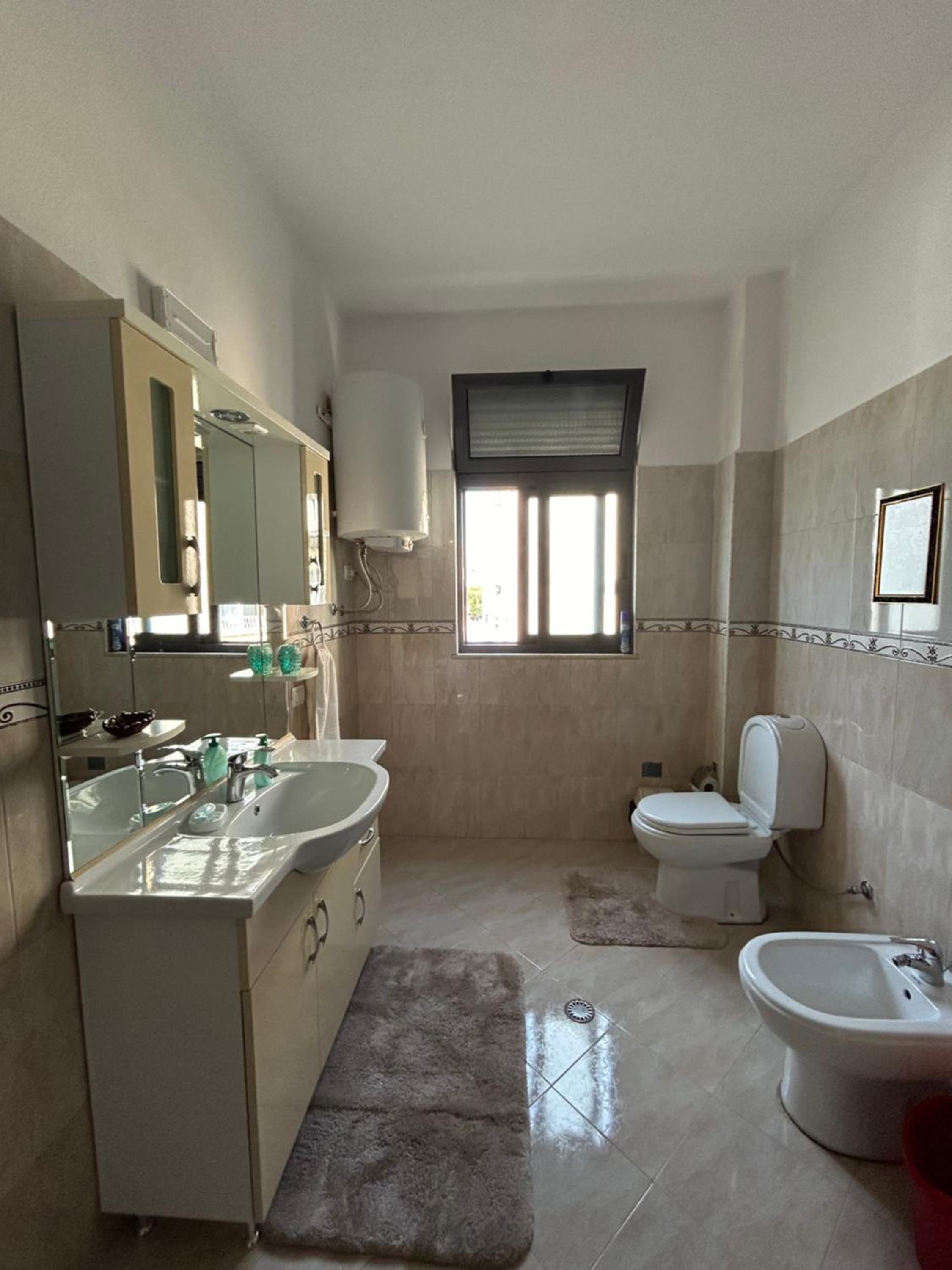 J & Nilson's Apartment In Shkodra Center