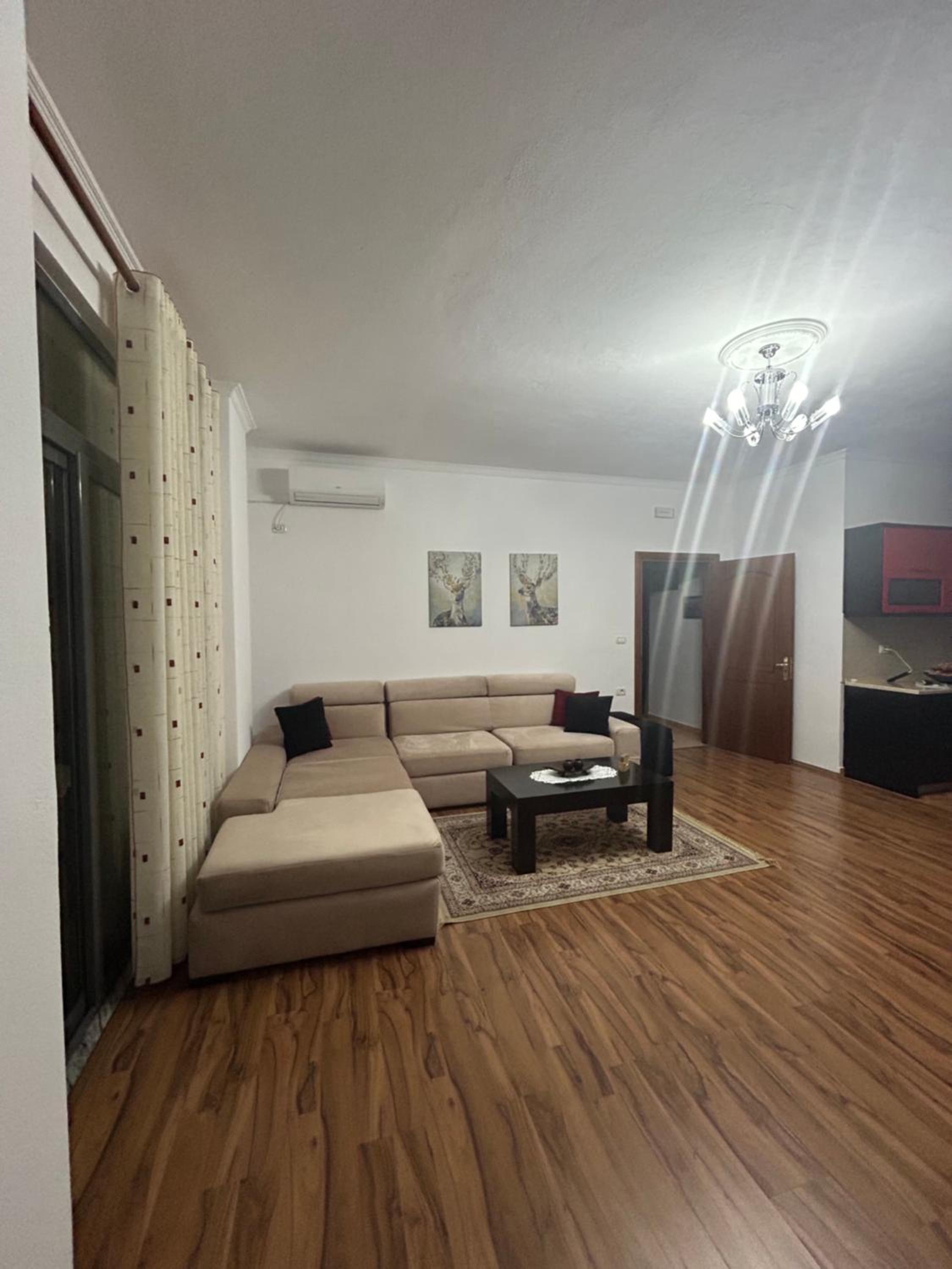 J & Nilson's Apartment In Shkodra Center