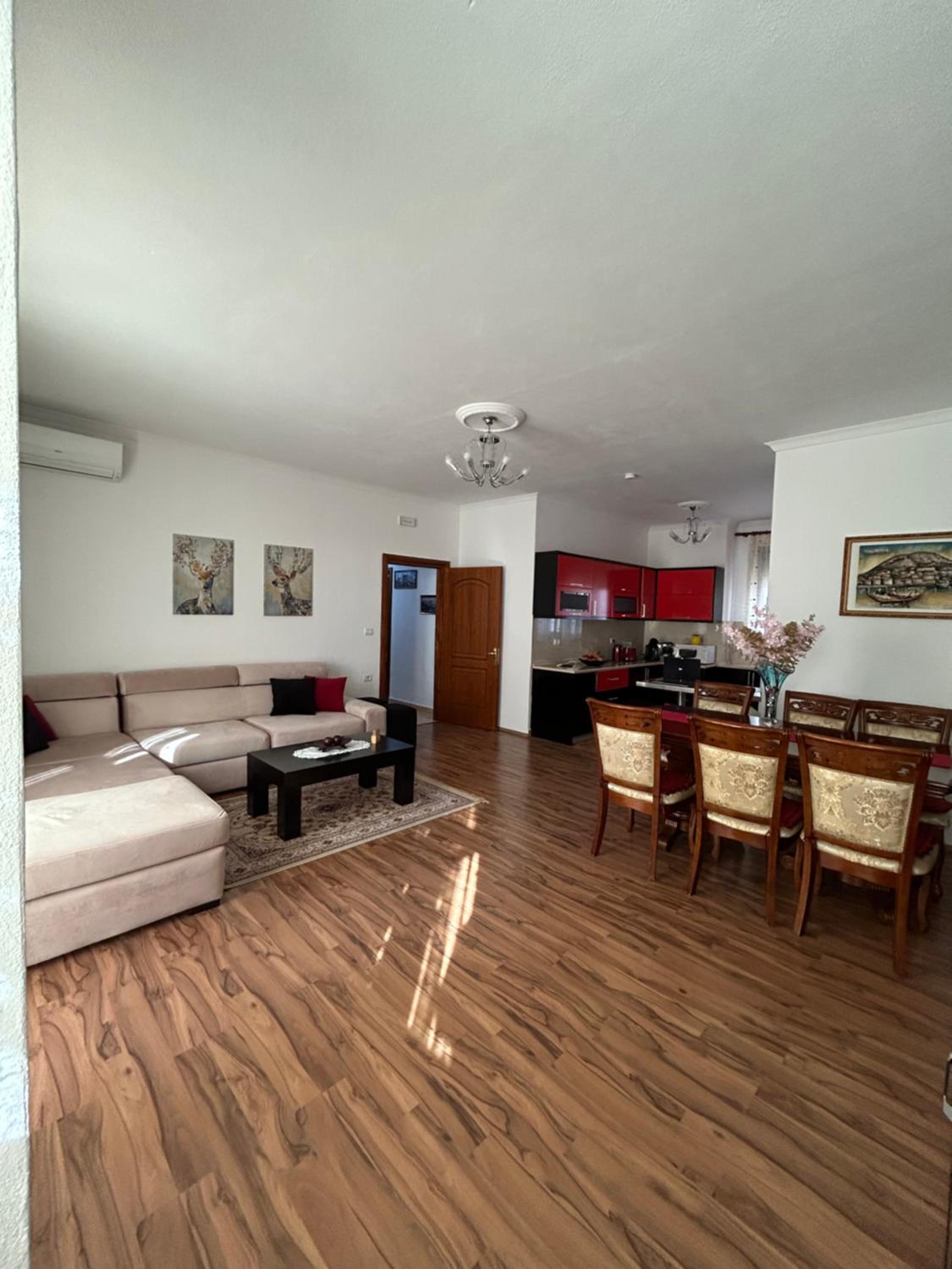 J & Nilson's Apartment In Shkodra Center photo 2