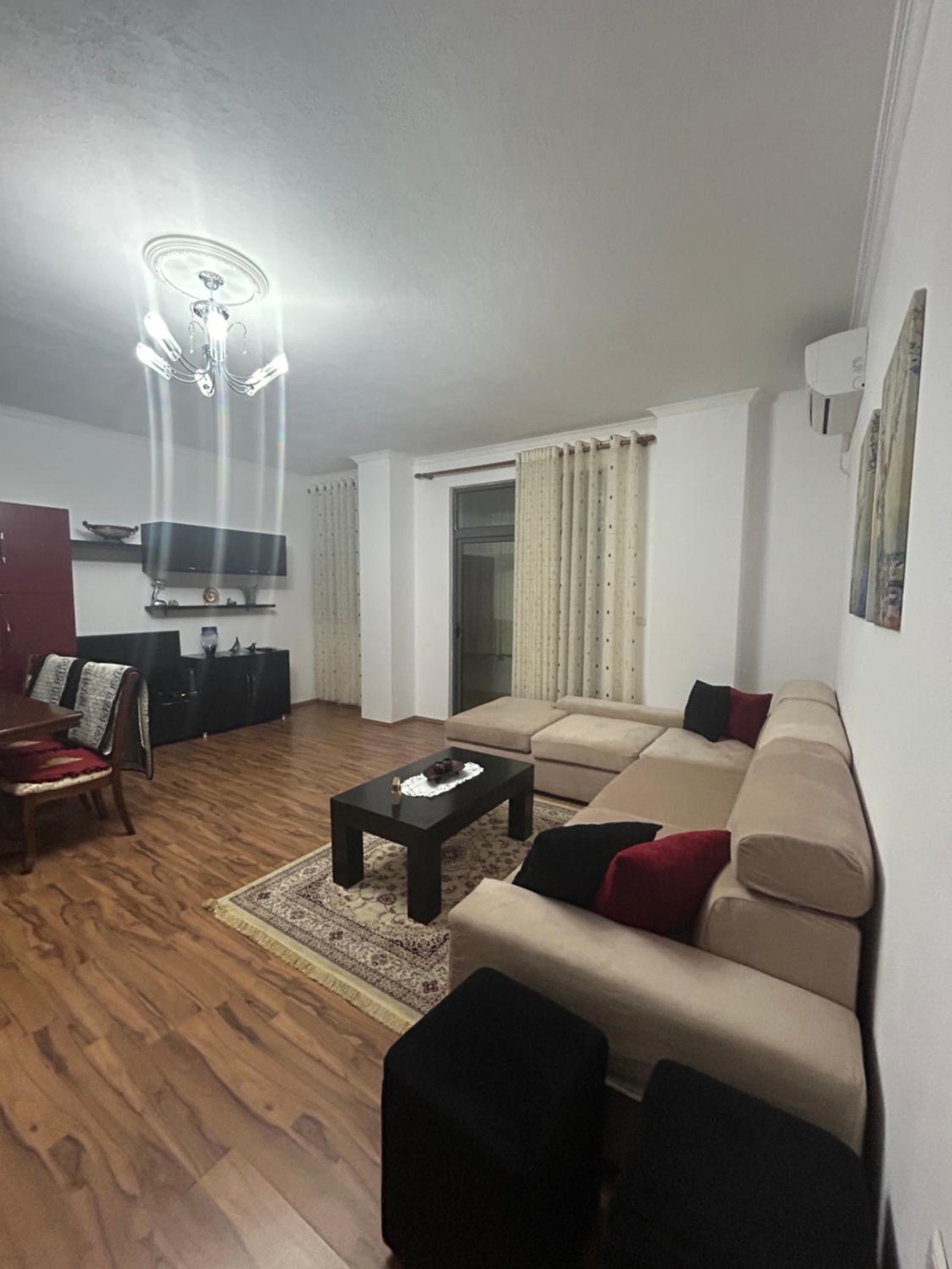 J & Nilson's Apartment In Shkodra Center