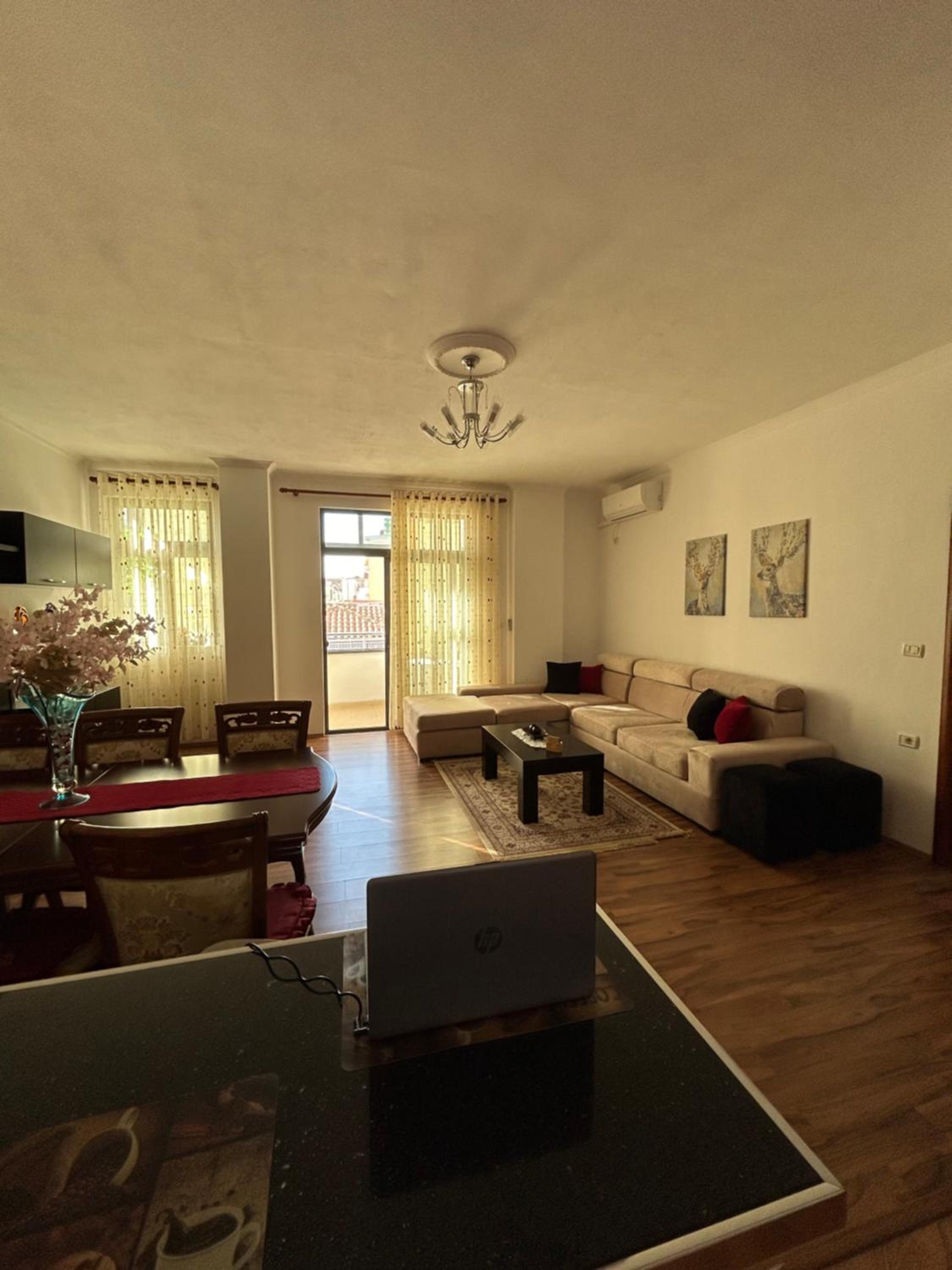 J & Nilson's Apartment In Shkodra Center