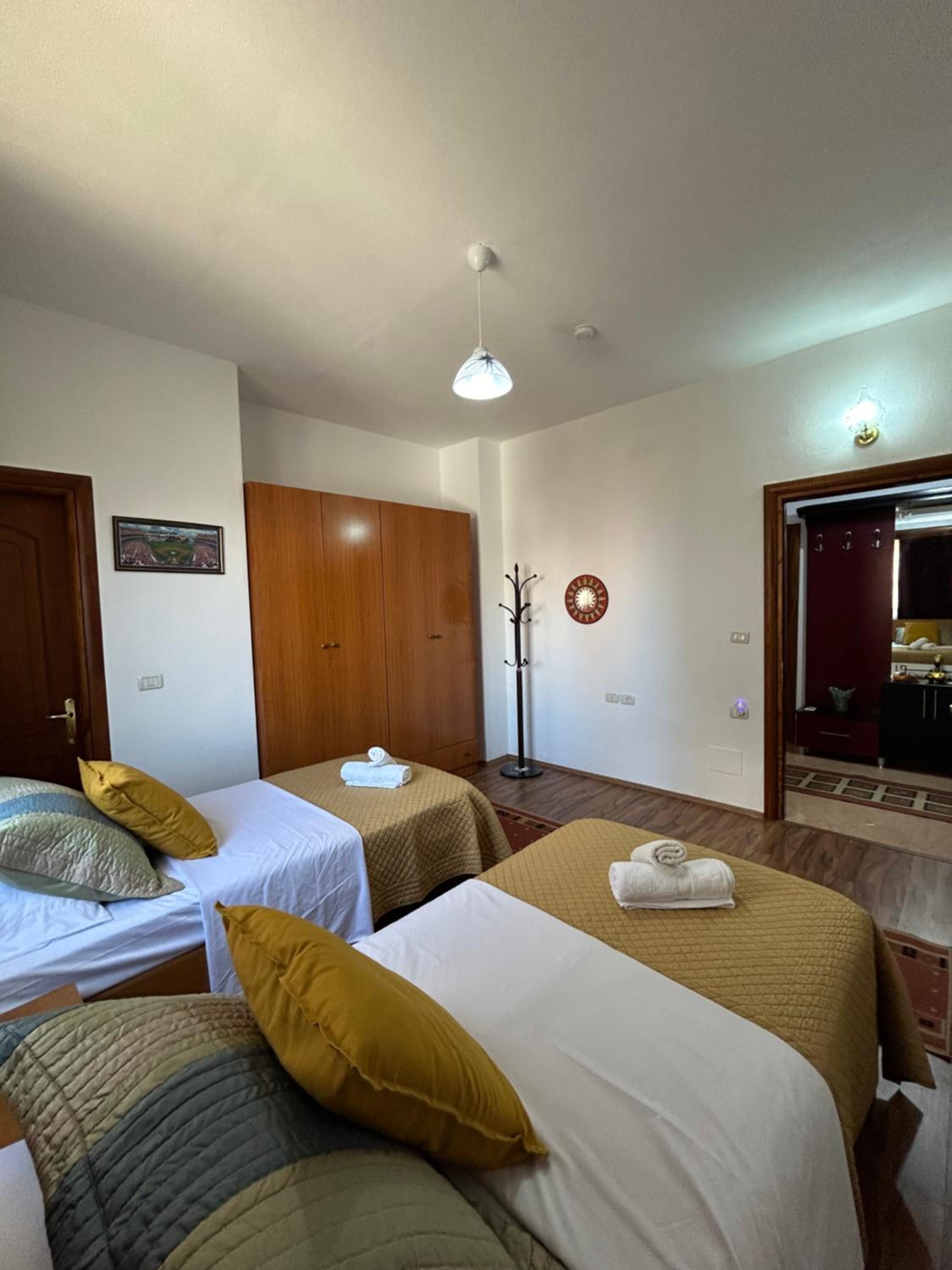 J & Nilson's Apartment In Shkodra Center