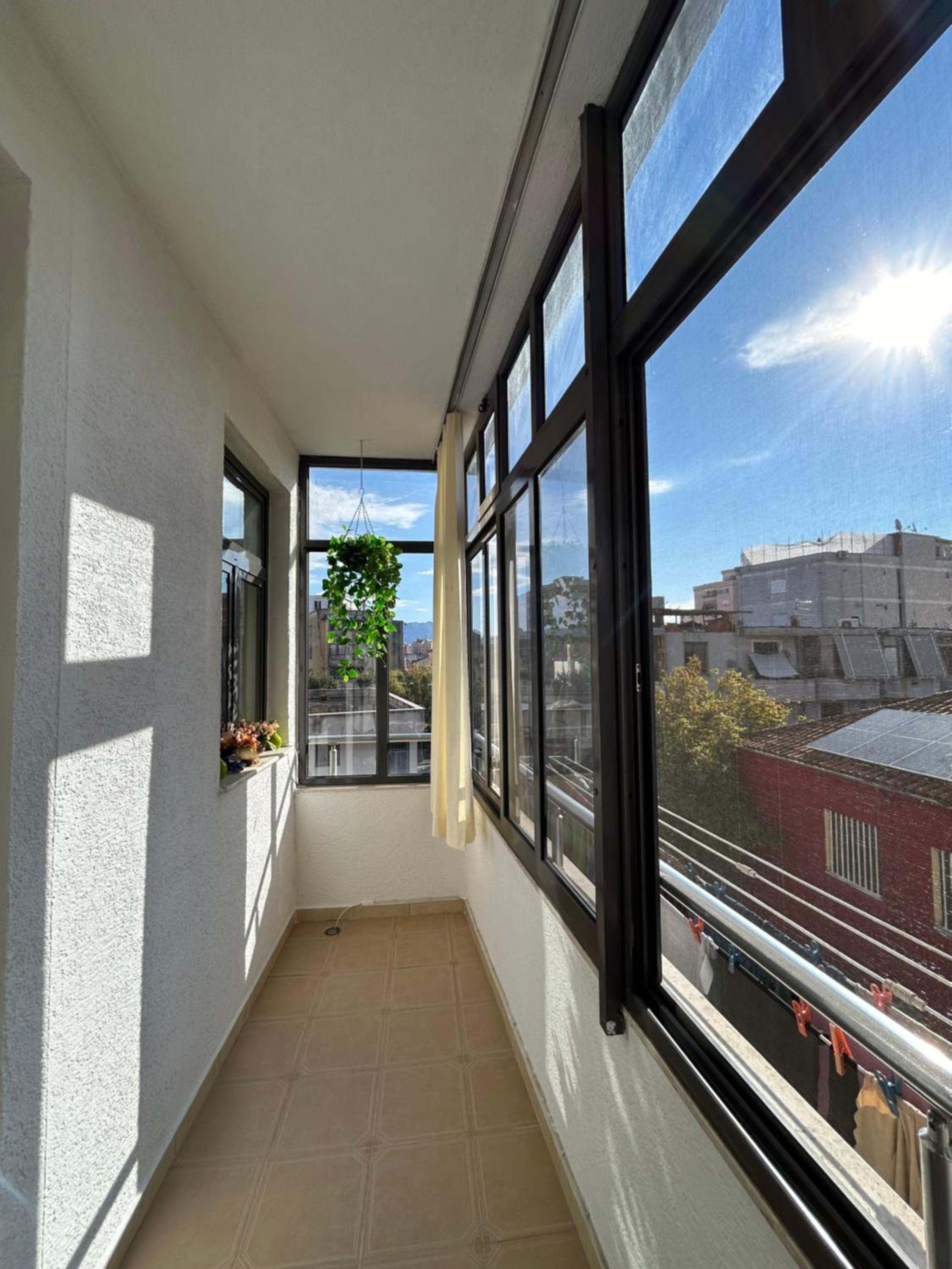 J & Nilson's Apartment In Shkodra Center