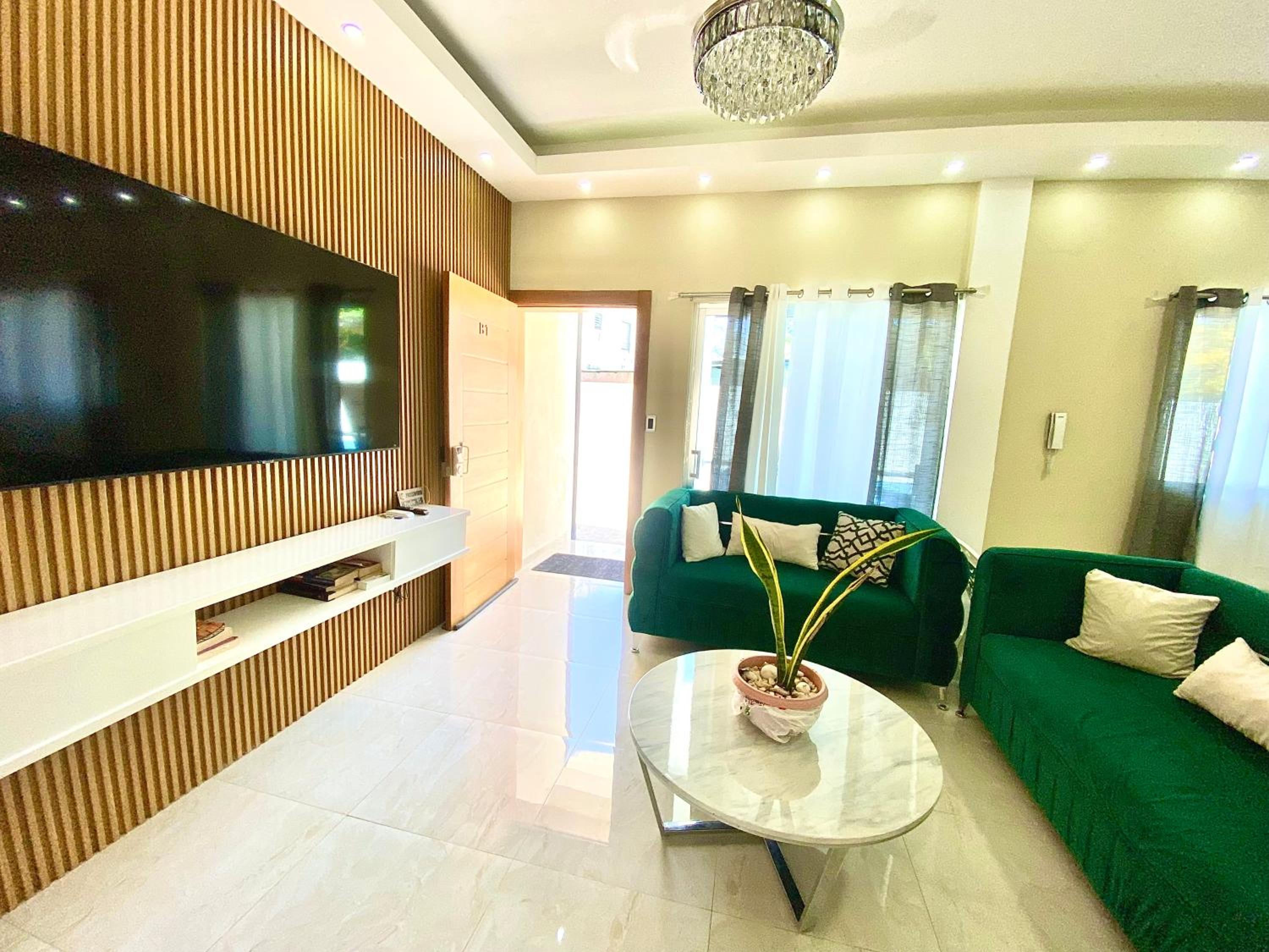 A 1 Min de Playa 3 habitaciones Lujo Parqueo view 2