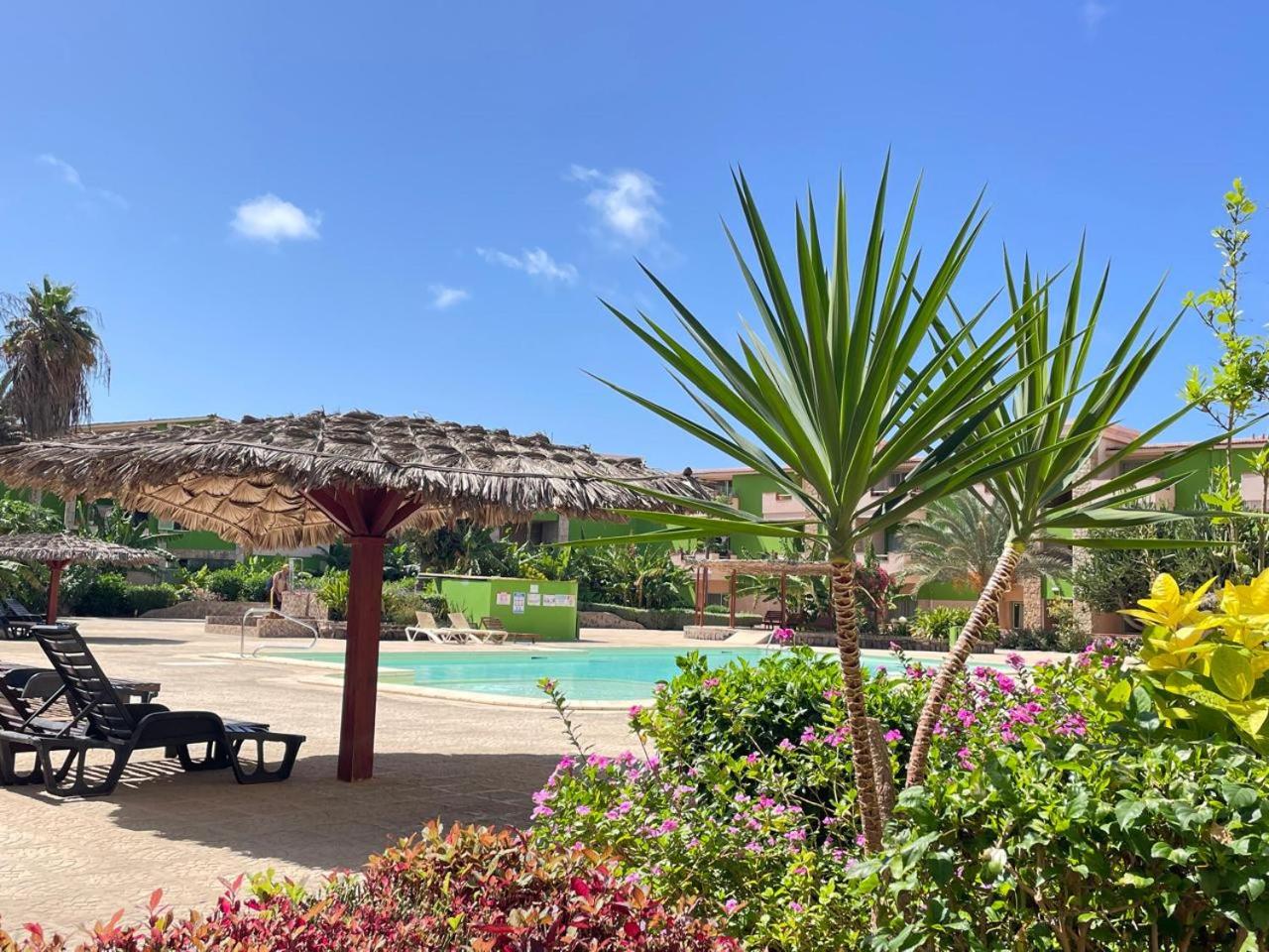 Djadsal Moradias I12 - two bedroom apartment in residence with pool and garden