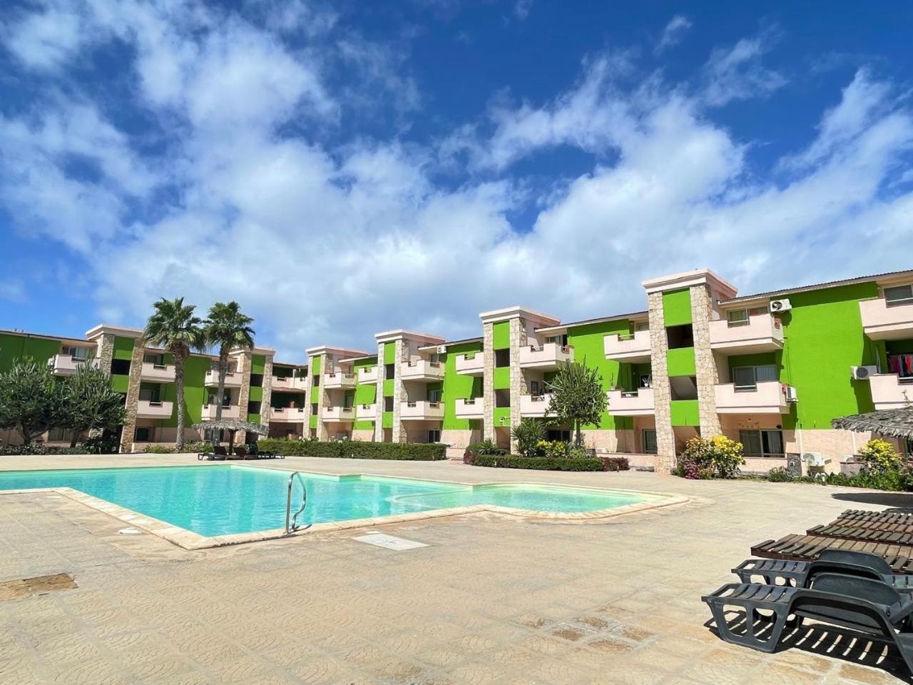 Djadsal Moradias I12 - two bedroom apartment in residence with pool and garden