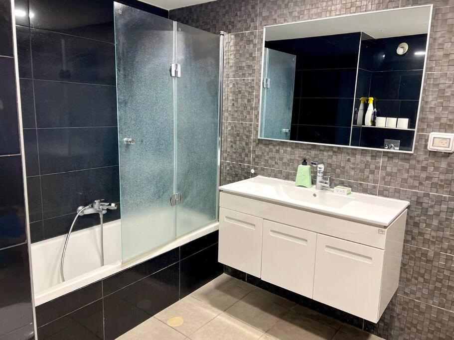 Prince Palace Netanya Lagoon Beach 3BR