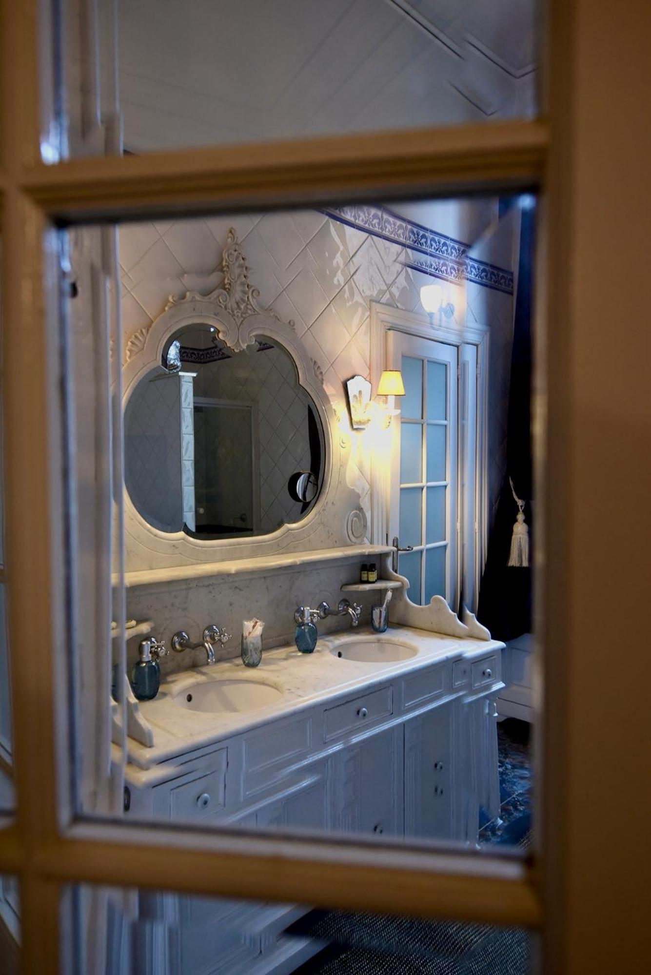 Papillon Antwerp Suite 2