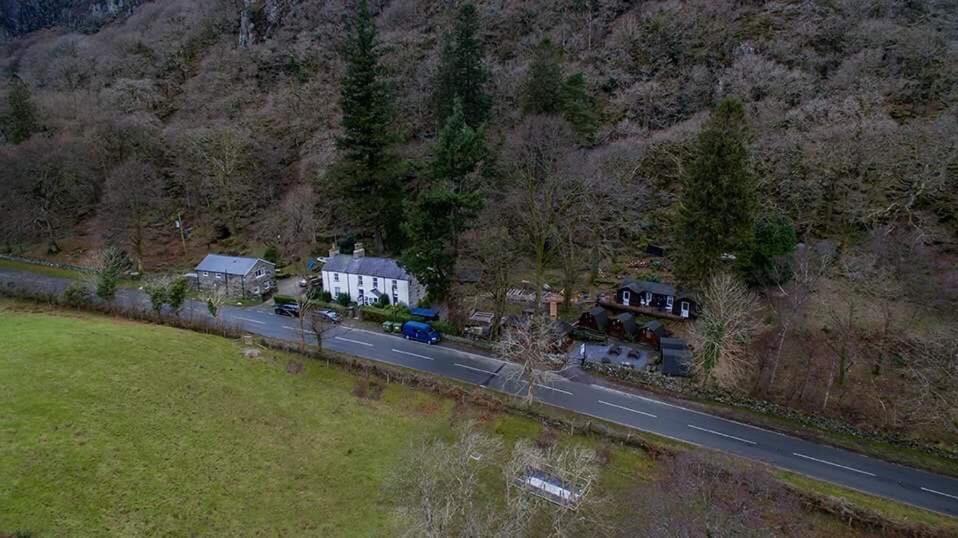 Red Dragon Cottages nr Mt Snowdon view 2