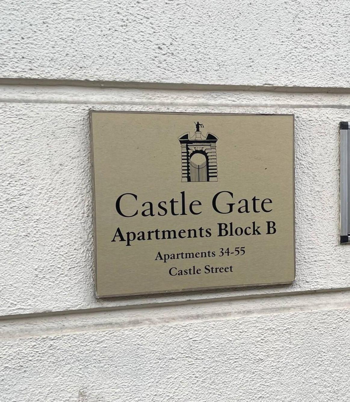 Apt Castle Street