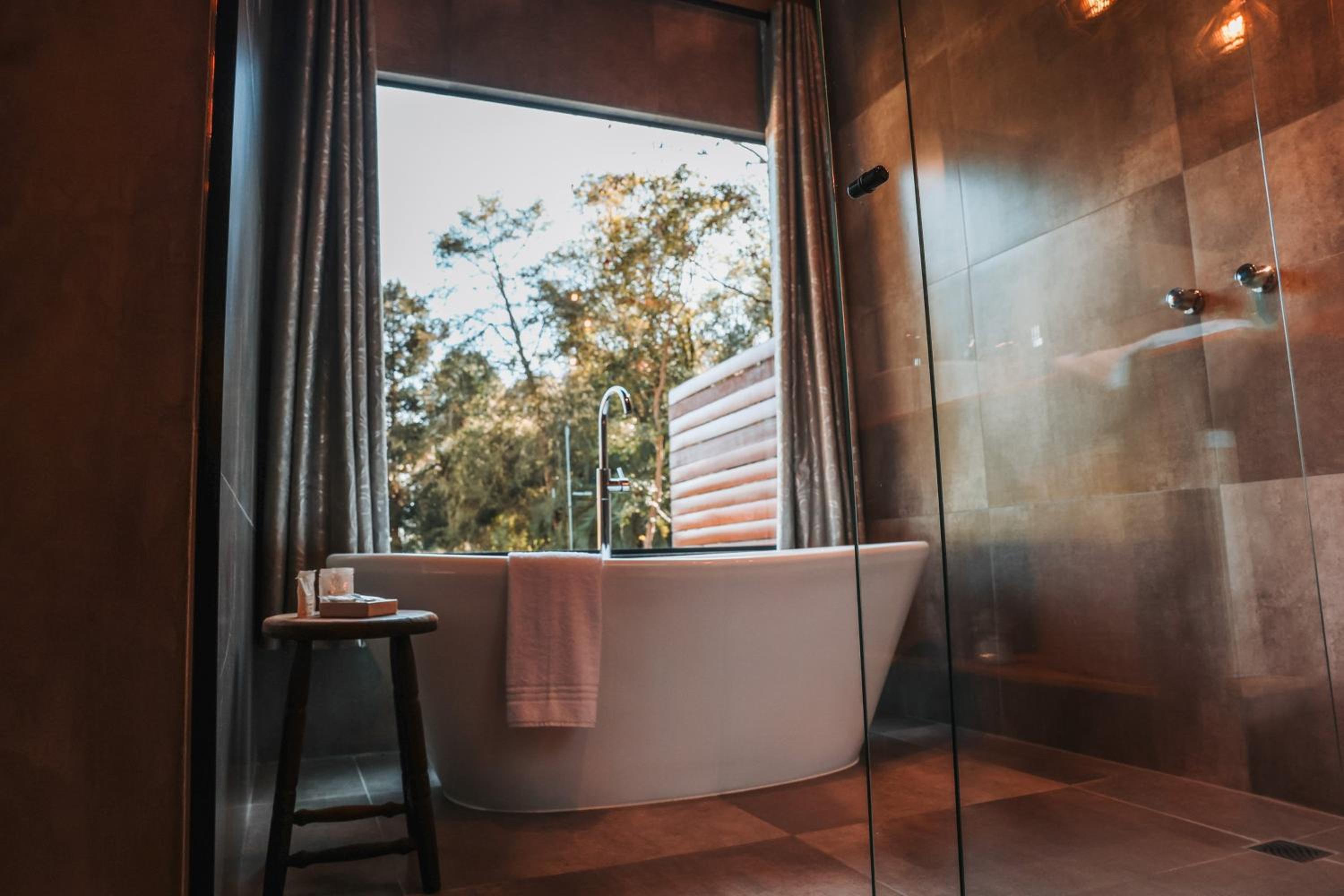 Chalé Romântico em Curitiba, climatizado com banheira - TinyHousePassauna
