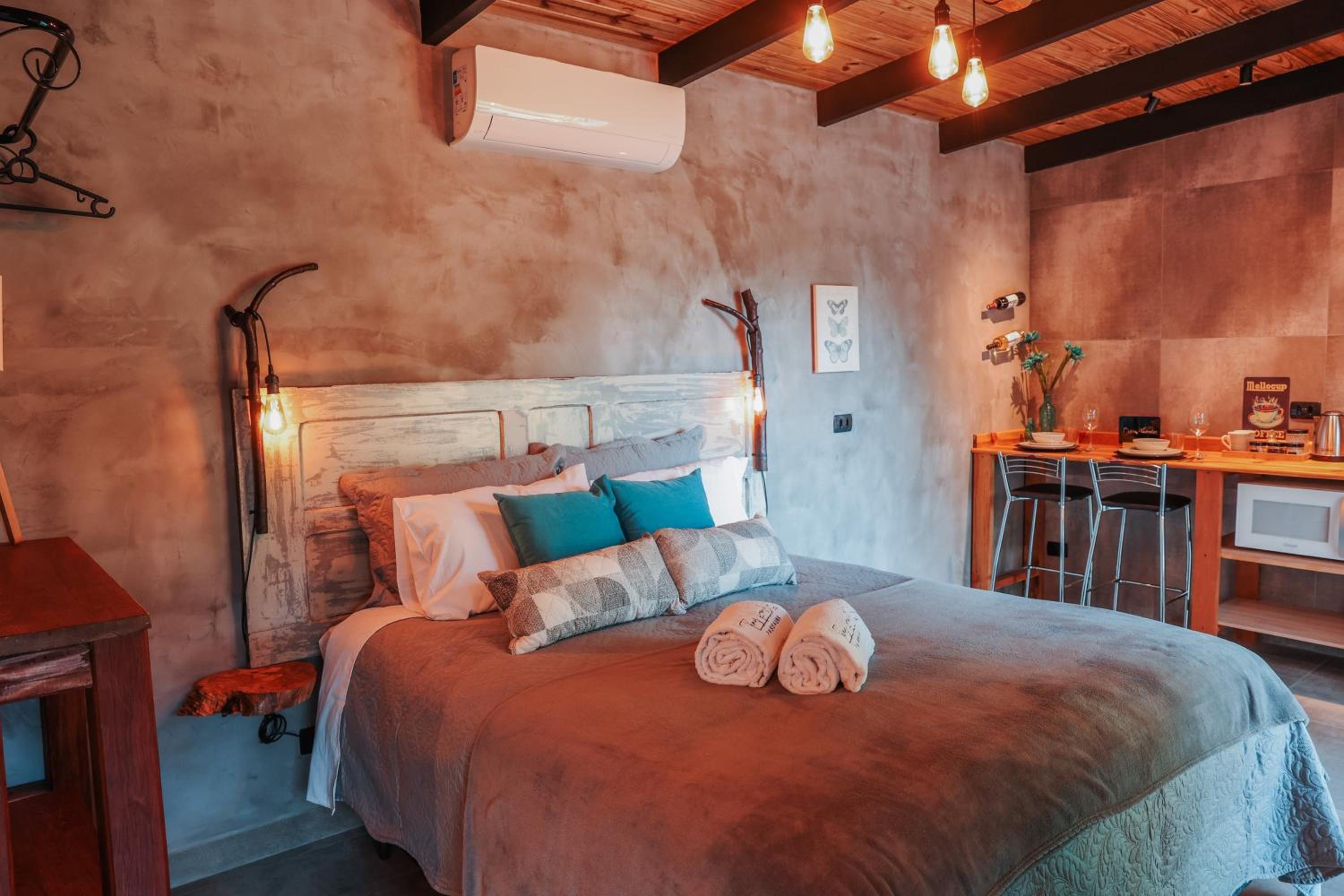 Chalé Romântico em Curitiba, climatizado com banheira - TinyHousePassauna
