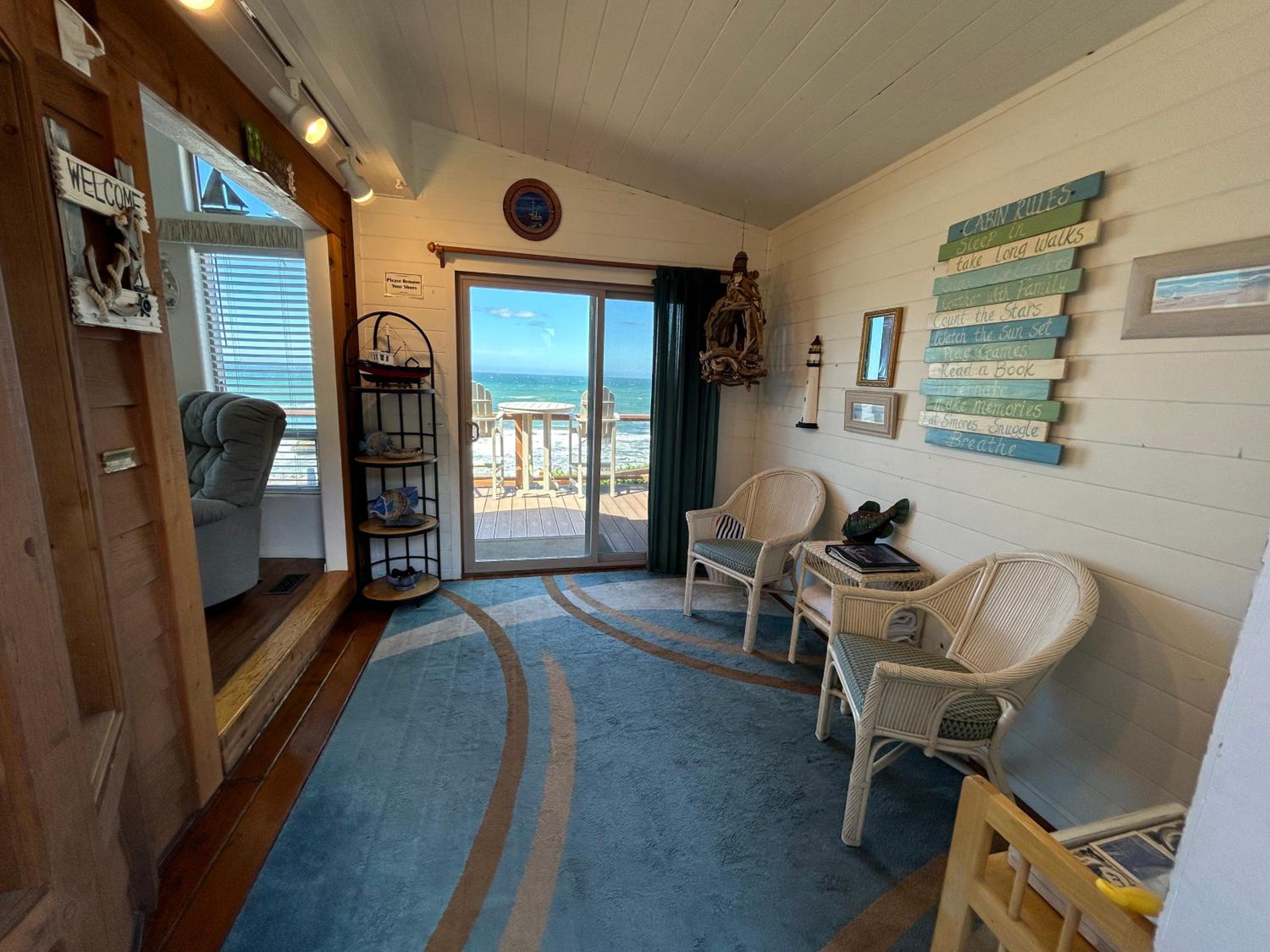Oceanfront Cabin 9 with Jacuzzi & Awesome Views view 4