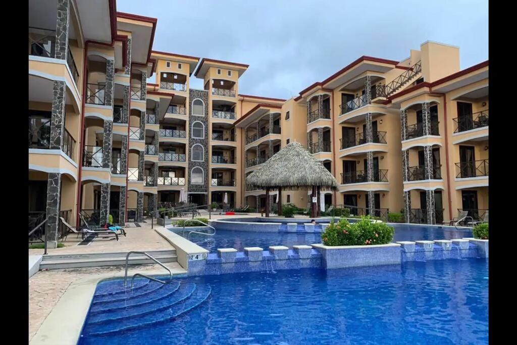 Condo Jungle Bay