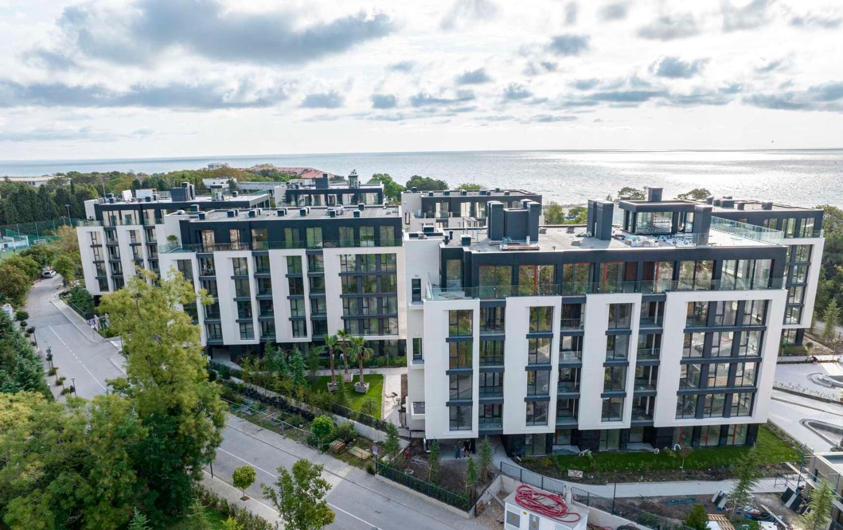 Free parking flats with WIFI and pool