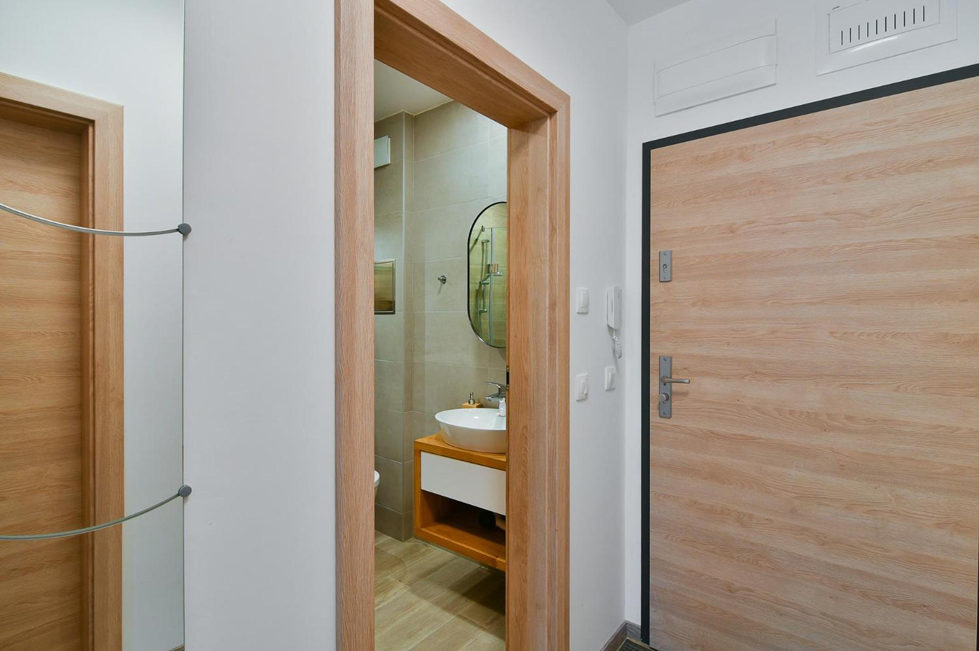 Free parking flats with WIFI and pool