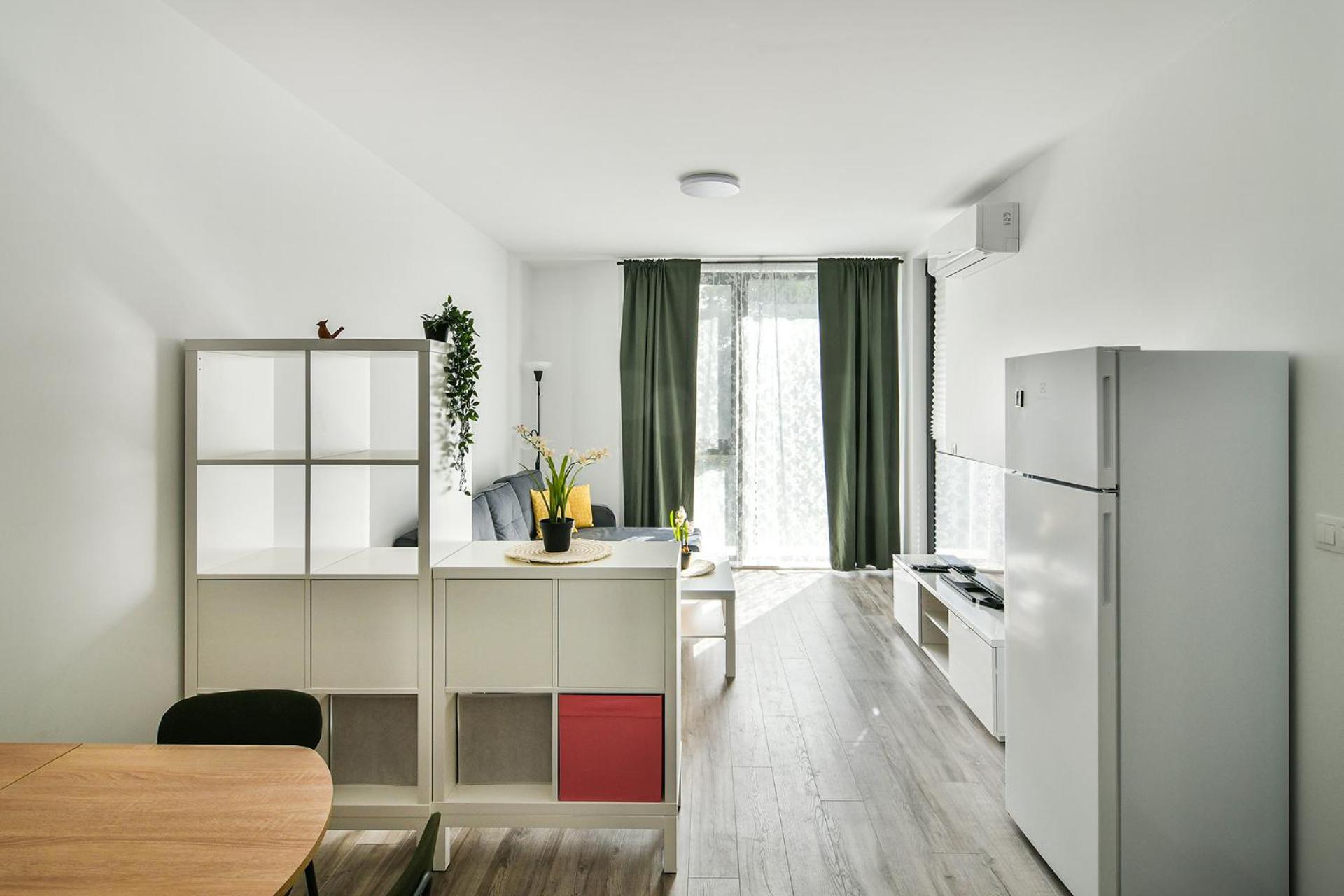 Free parking flats with WIFI and pool