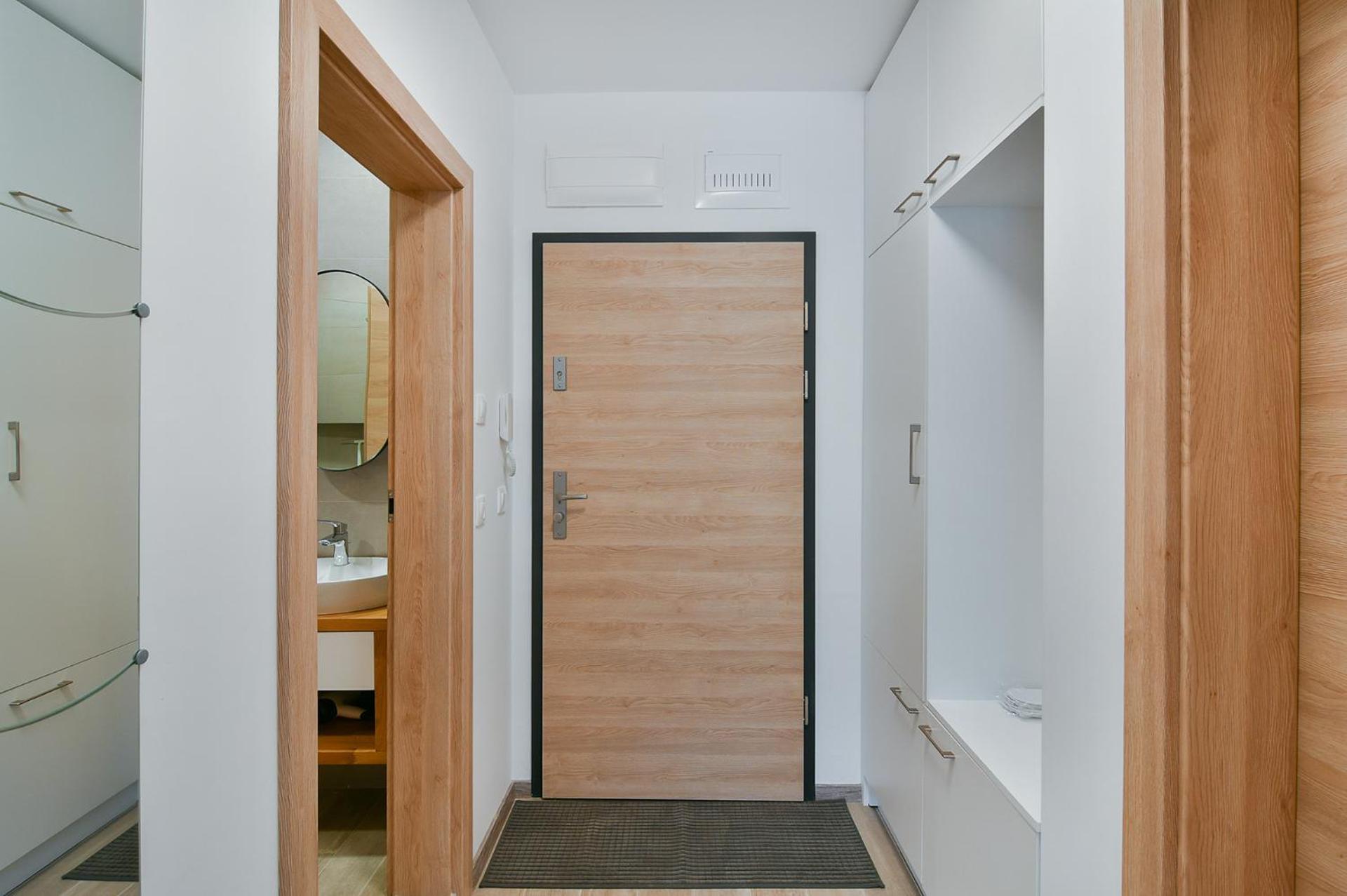 Free parking flats with WIFI and pool