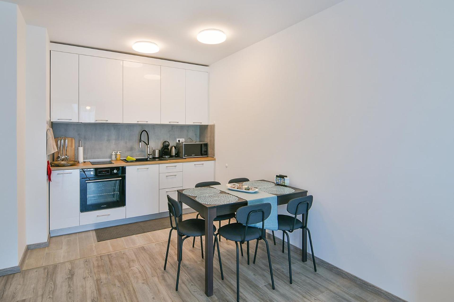 Free parking flats with WIFI and pool