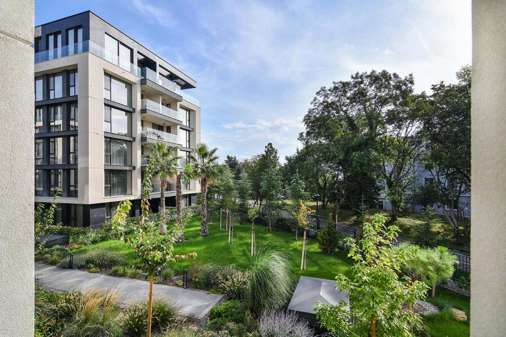 Free parking flats with WIFI and pool
