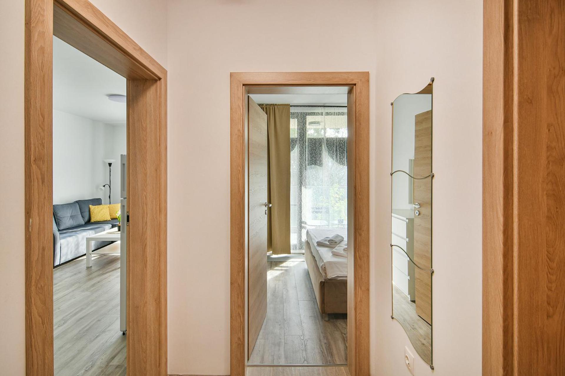 Free parking flats with WIFI and pool