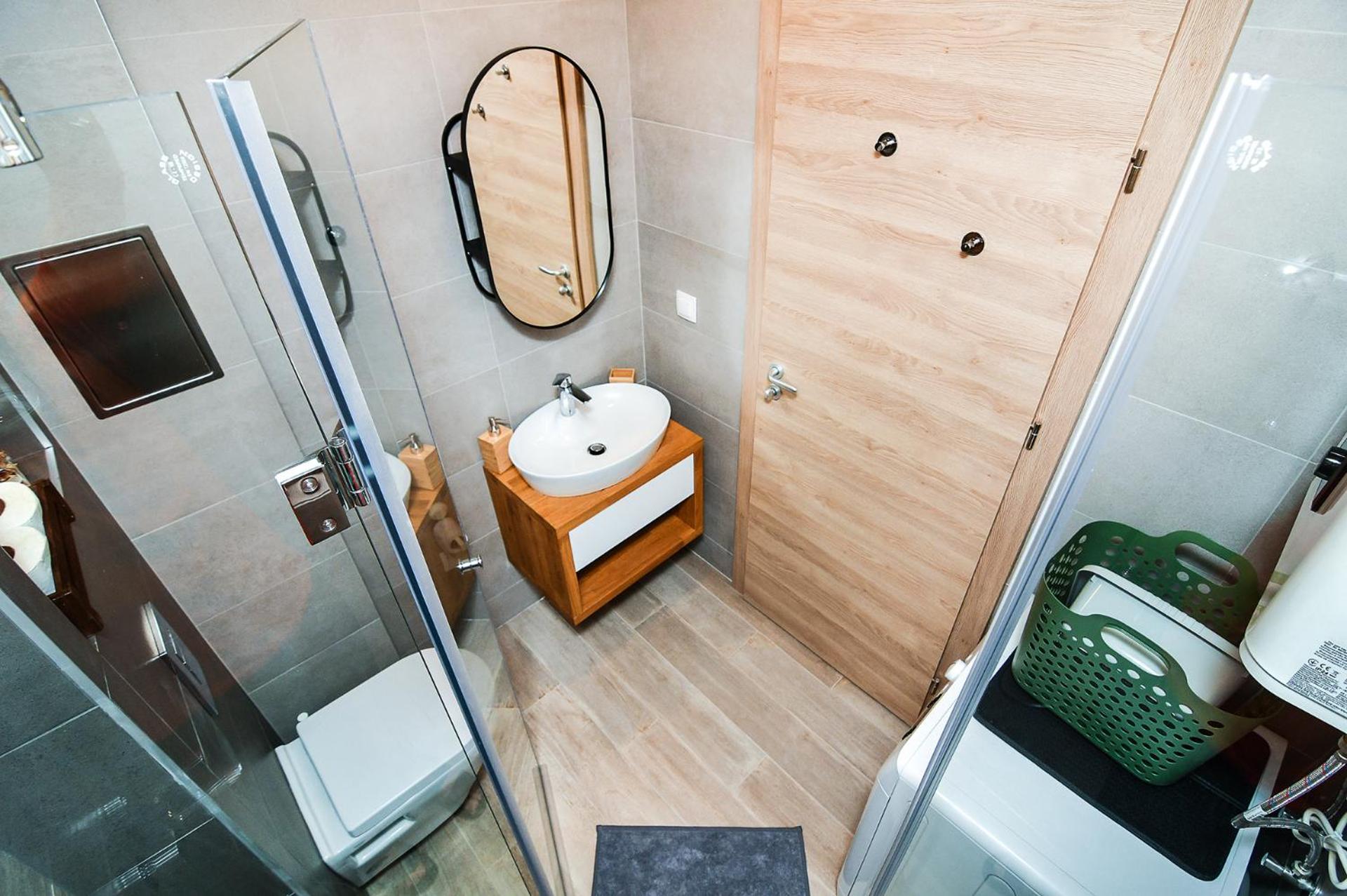 Free parking flats with WIFI and pool