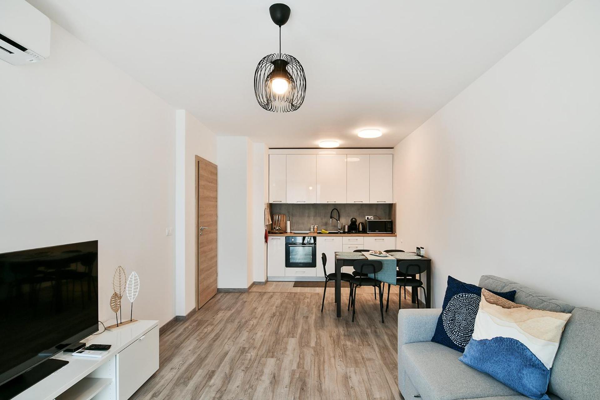 Free parking flats with WIFI and pool