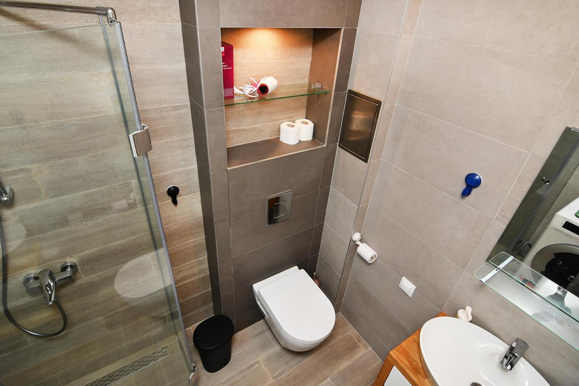 Free parking flats with WIFI and pool